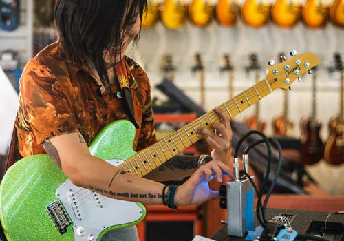 Caroline Somersault Chorus Vibrato Demo with Yvette Young