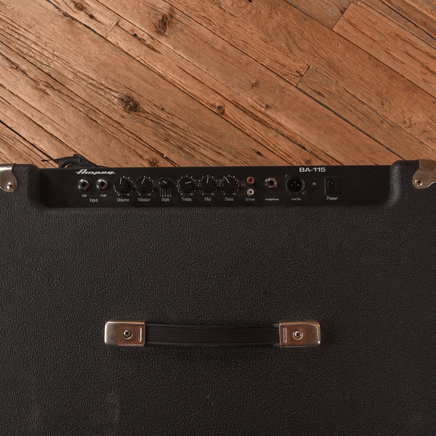 Ampeg BA-115 100-Watt 1x15" Bass Combo Amps / Bass Amps / Bass Cabinets