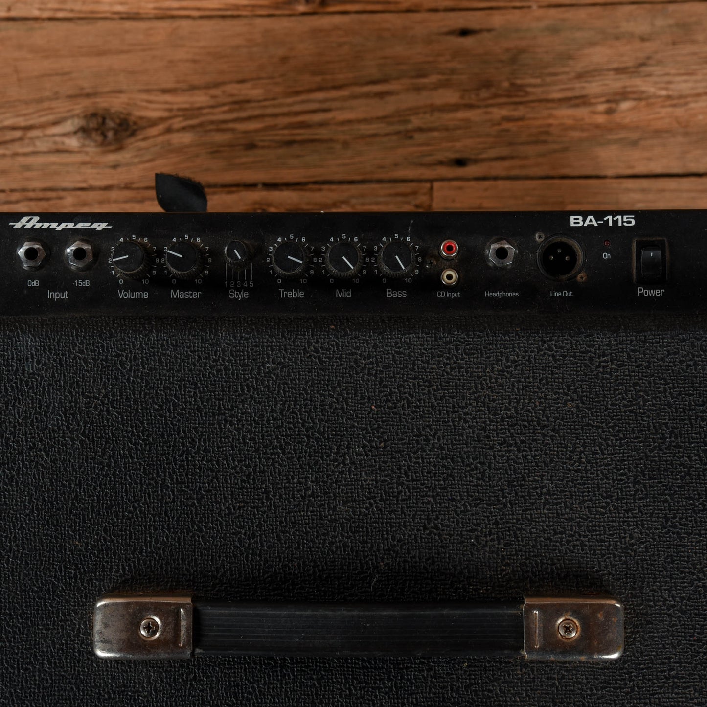 Ampeg BA-115 150-Watt 1x15" Bass Combo Amp Amps / Bass Amps / Bass Cabinets