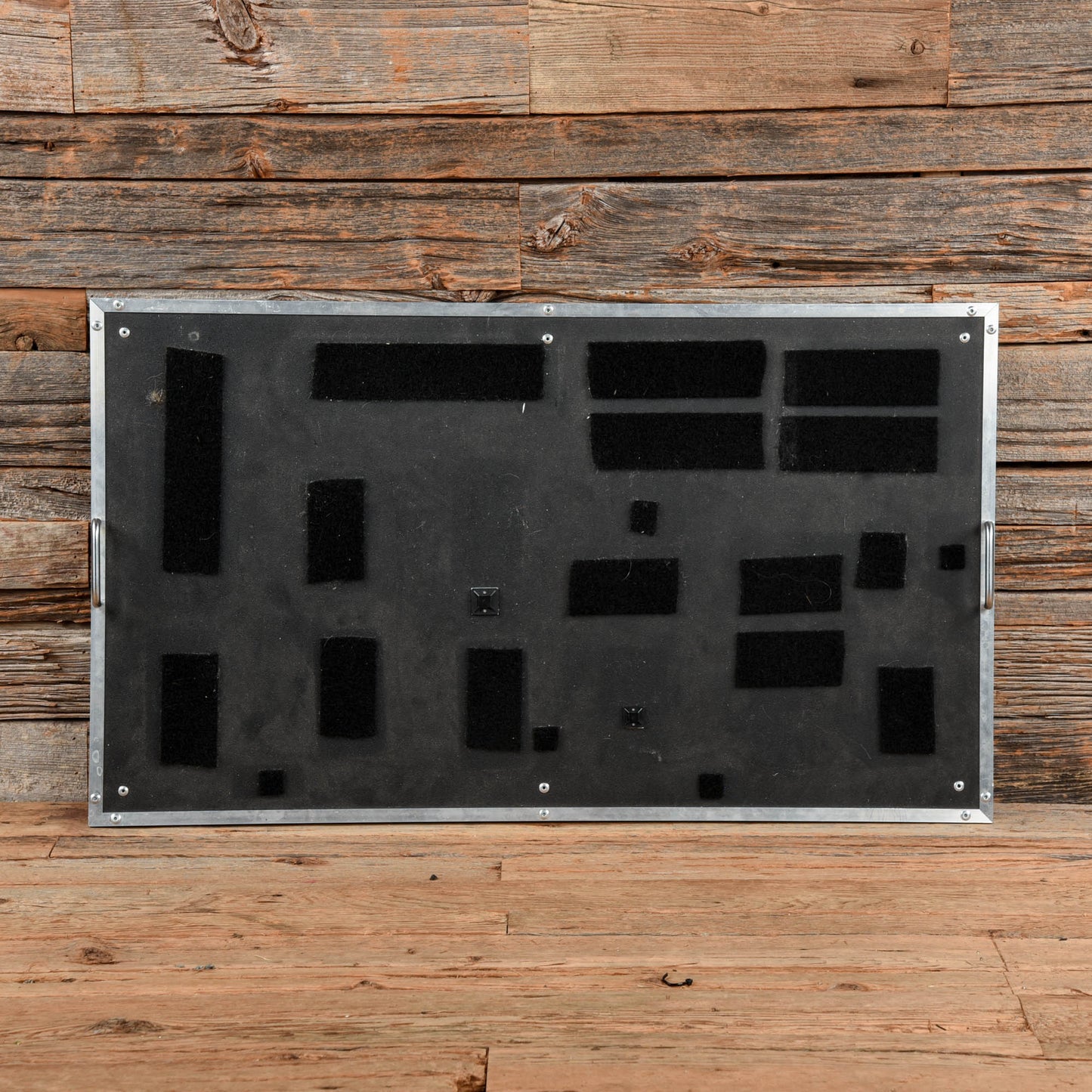 Brady 32"x18" Pedalboard w/ Flight Case Effects and Pedals / Pedalboards and Power Supplies