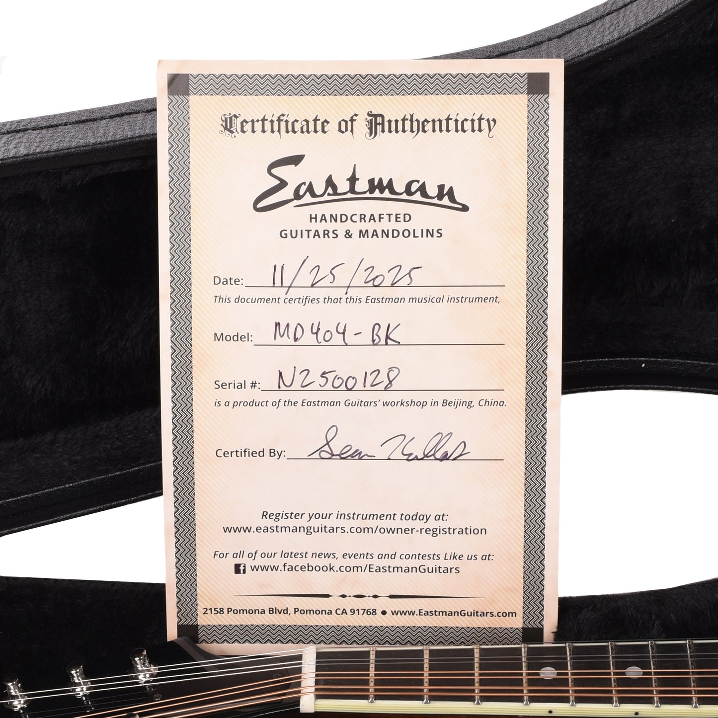 Eastman MD404 Sitka/Mahogany A-Style Oval Hole Mandolin Black Mandolins