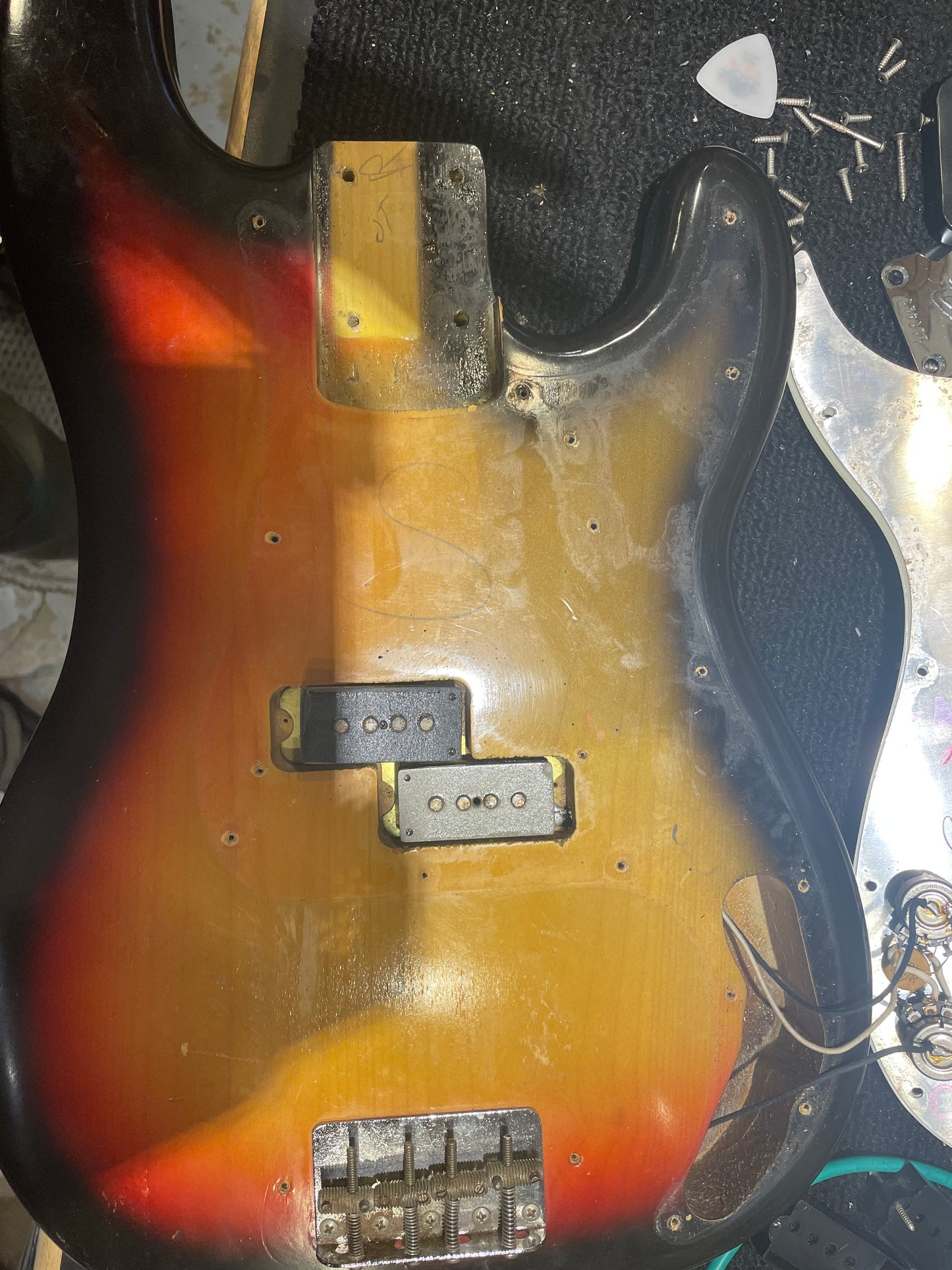 Fender Precision Bass Sunburst 1965 Bass Guitars / 4-String