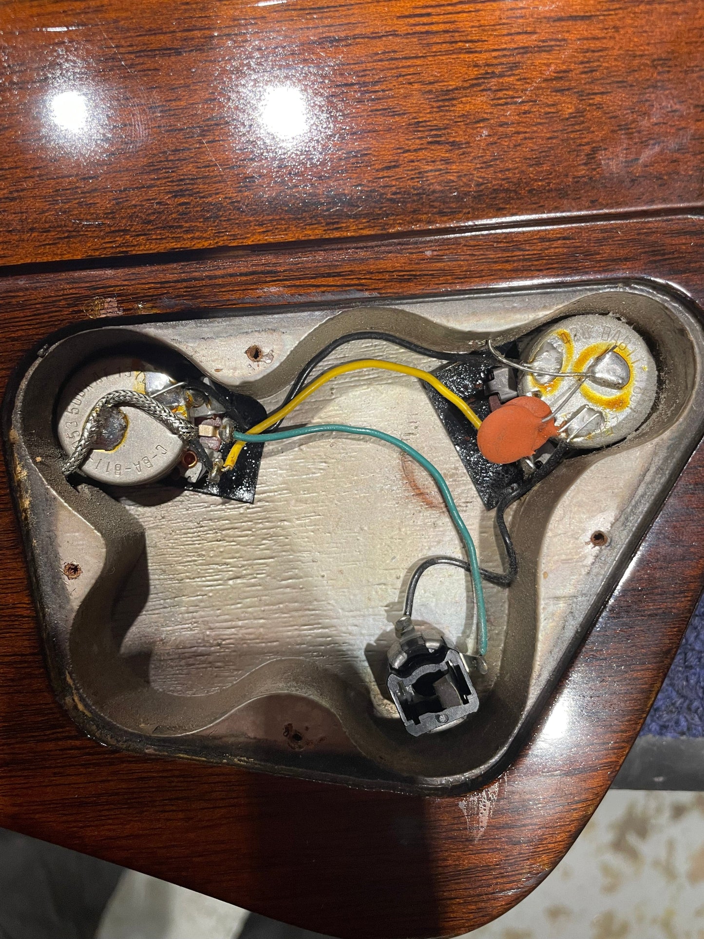 Gibson Thunderbird Sunburst 1965 Bass Guitars / 4-String