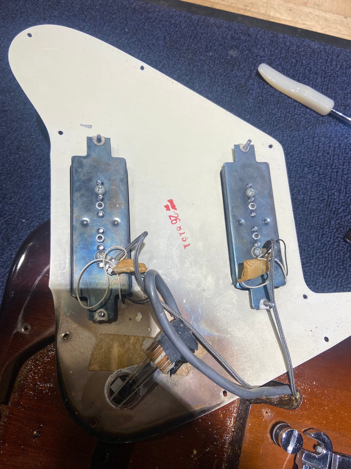 Gibson Firebird I Sunburst 1967 Electric Guitars / Solid Body