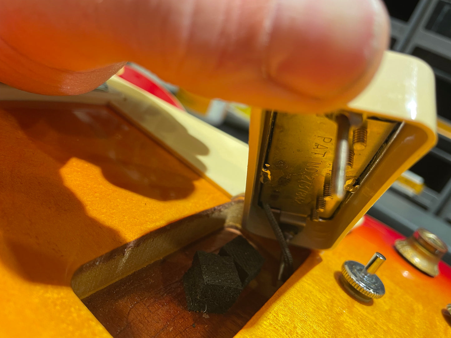 Gibson Les Paul Deluxe Cherry Sunburst 1977 Electric Guitars / Solid Body