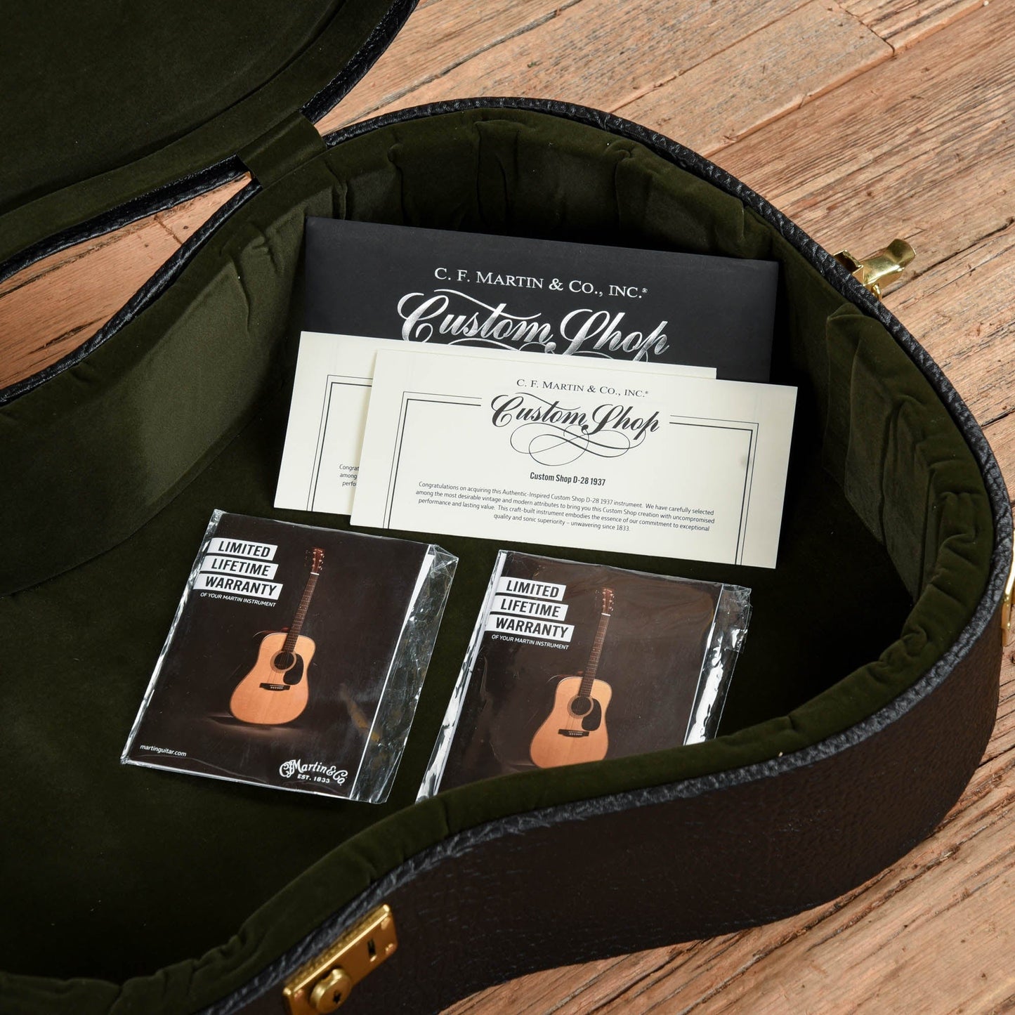 Martin Custom Shop D-28 Authentic 1937 Natural Vintage Low Gloss Acoustic Guitars / Dreadnought