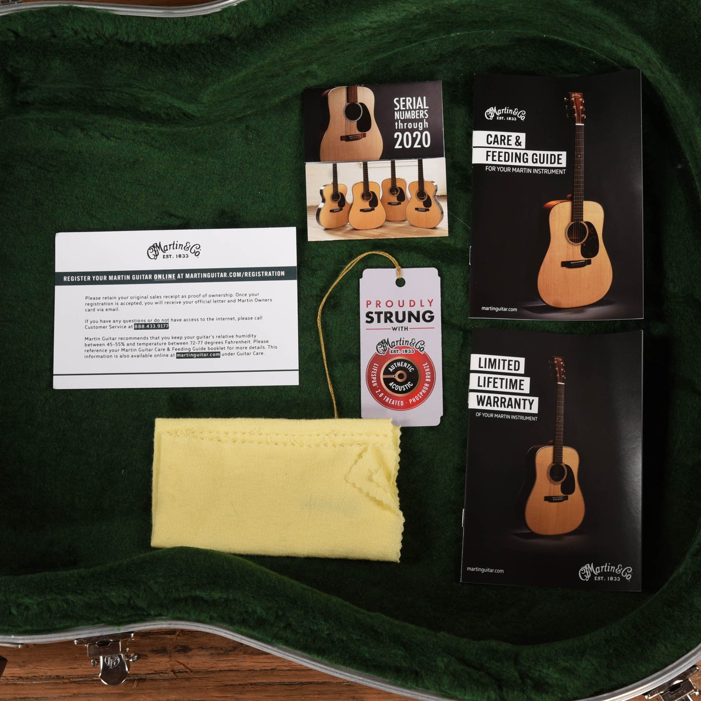 Martin Standard Series HD-28 Natural 2000 Acoustic Guitars / Dreadnought
