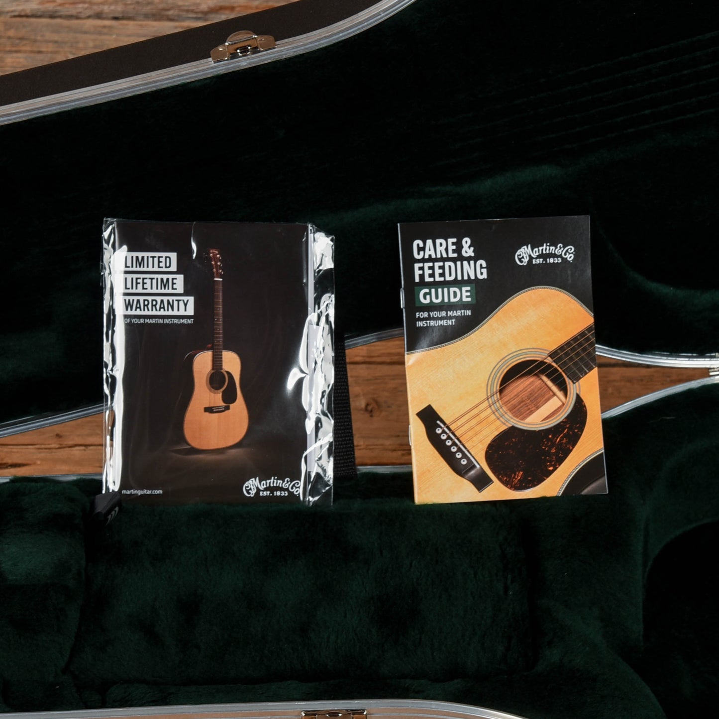 Martin Standard Series HD-28 Natural Acoustic Guitars / Dreadnought