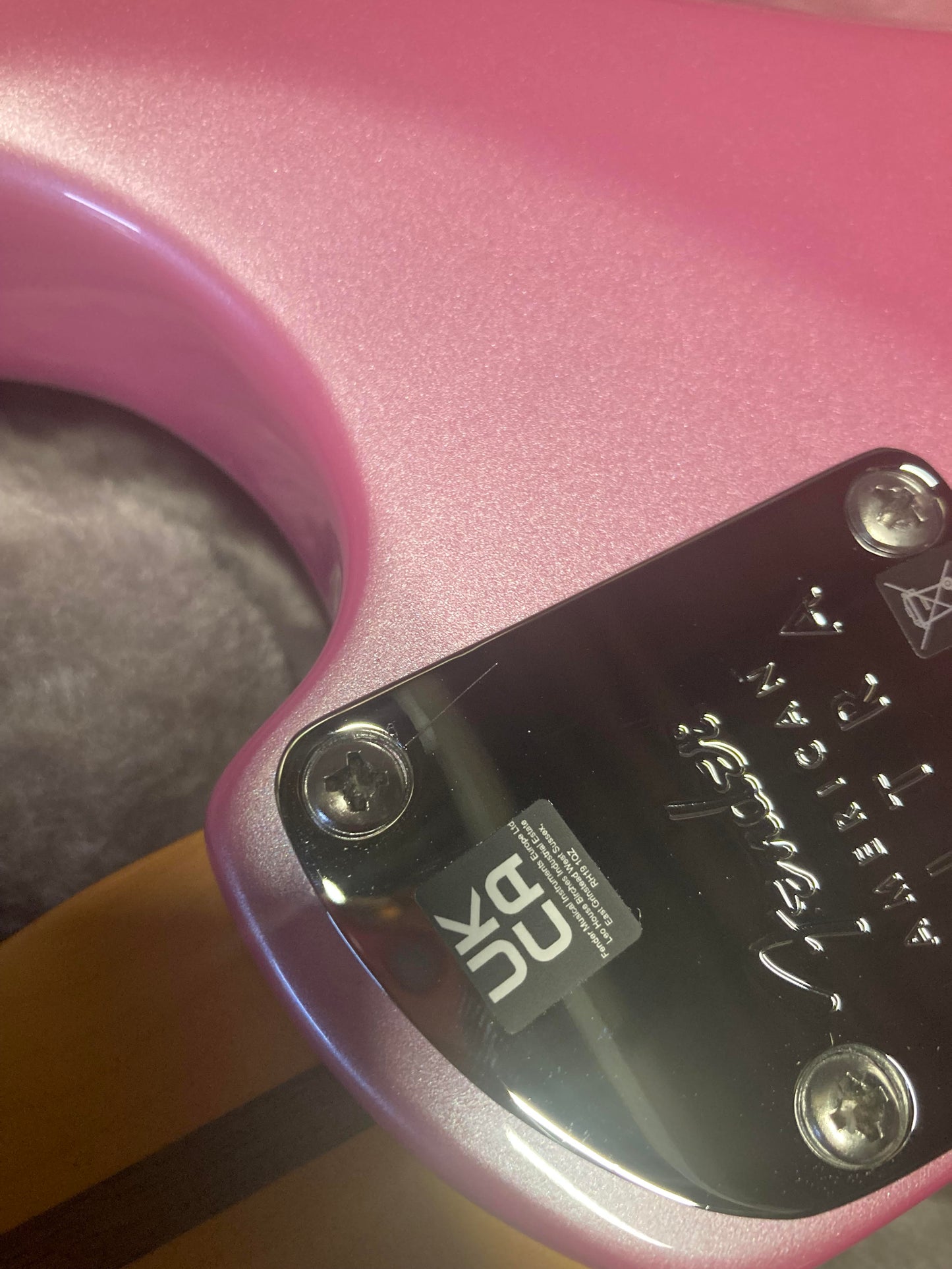 Fender American Ultra Stratocaster Bubble Gum Metallic w/Ebony Fingerboard & Anodized Black Pickguard