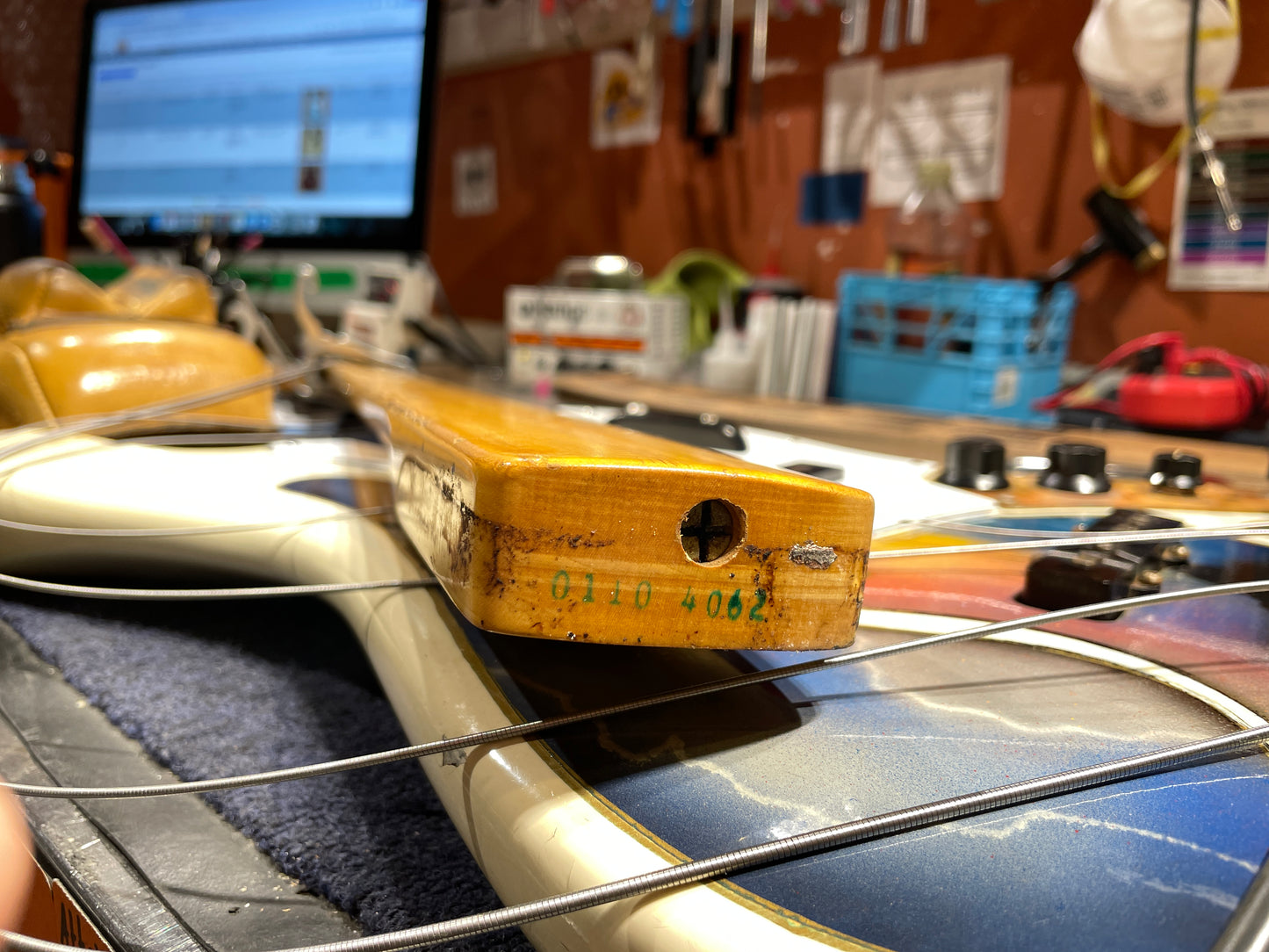 Fender '76 Fretless Precision Bass Neck w/ '70s Jazz Bass Body White Refin 1970s