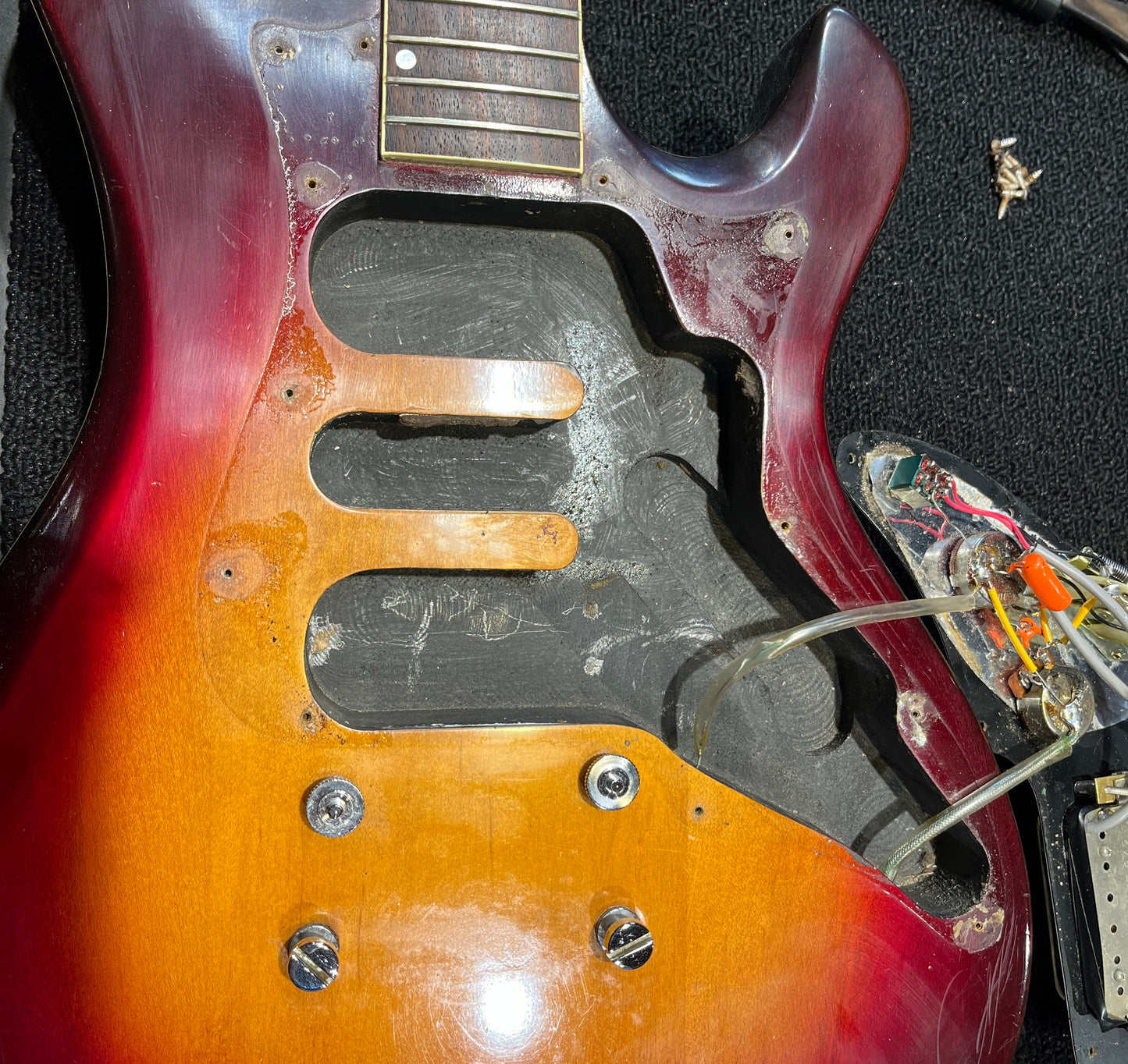 Gibson Victory MV2 CM Sunburst 1981