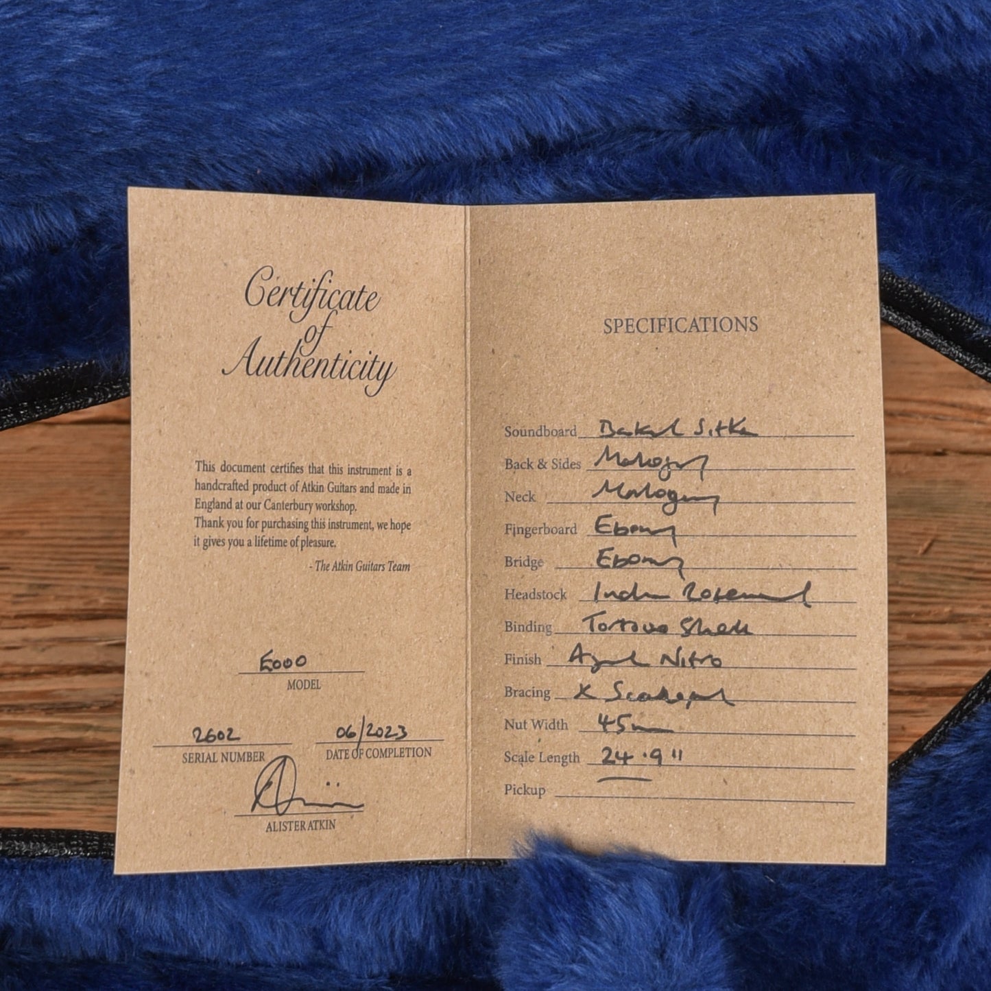 Atkin Essential 000 Baked Sitka/Mahogany Aged Natural w/K&K Pure Mini