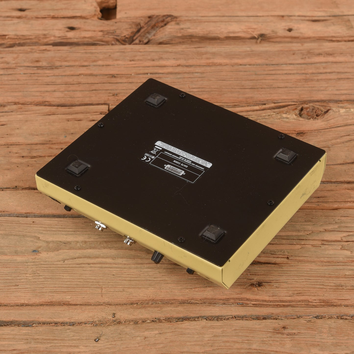 Behringer VT999 Vintage Tube Monster Vacuum Tube Overdrive