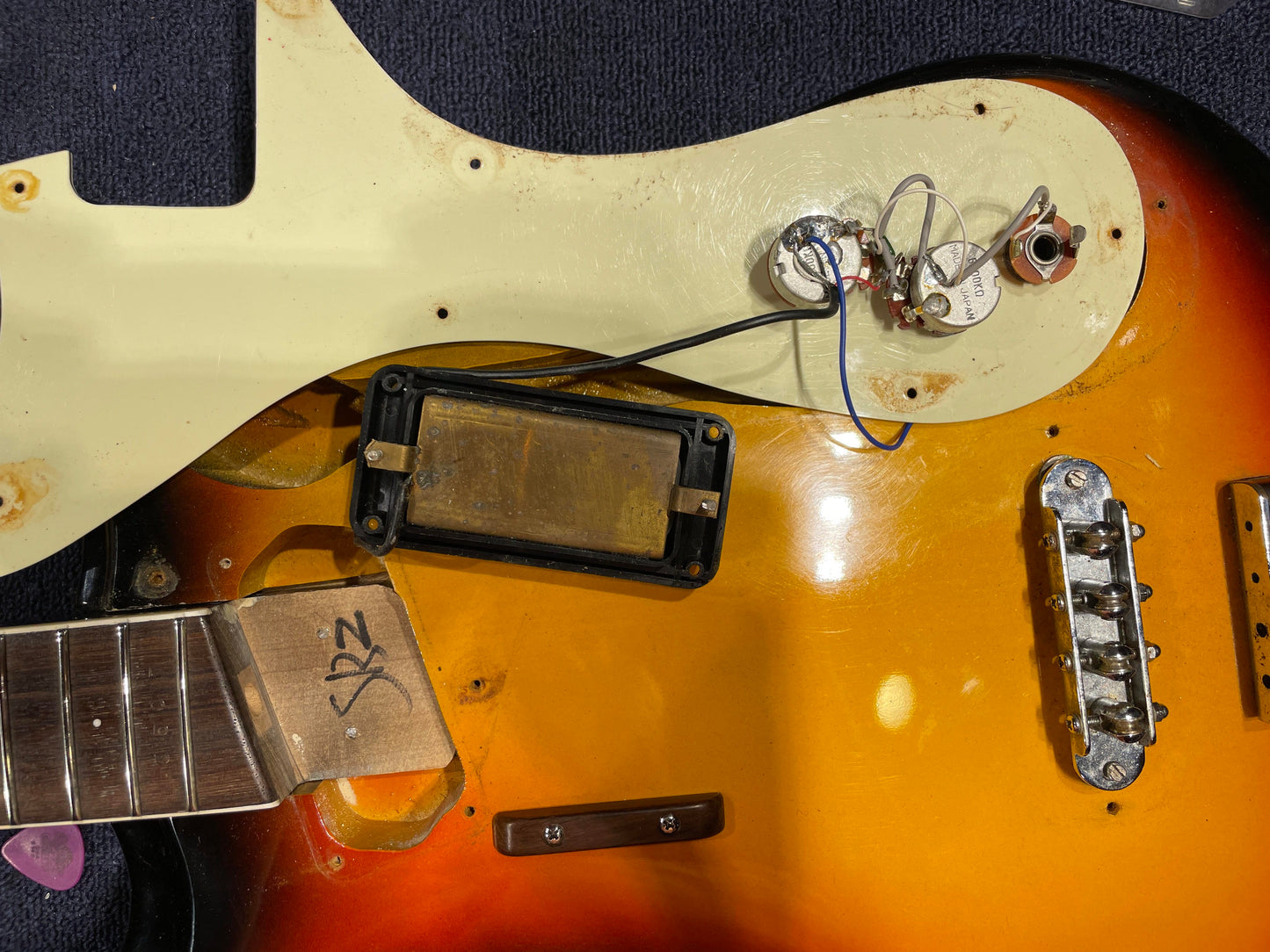 Mosrite Ventures Bass Sunburst 1970s Bass Guitars / 4-String