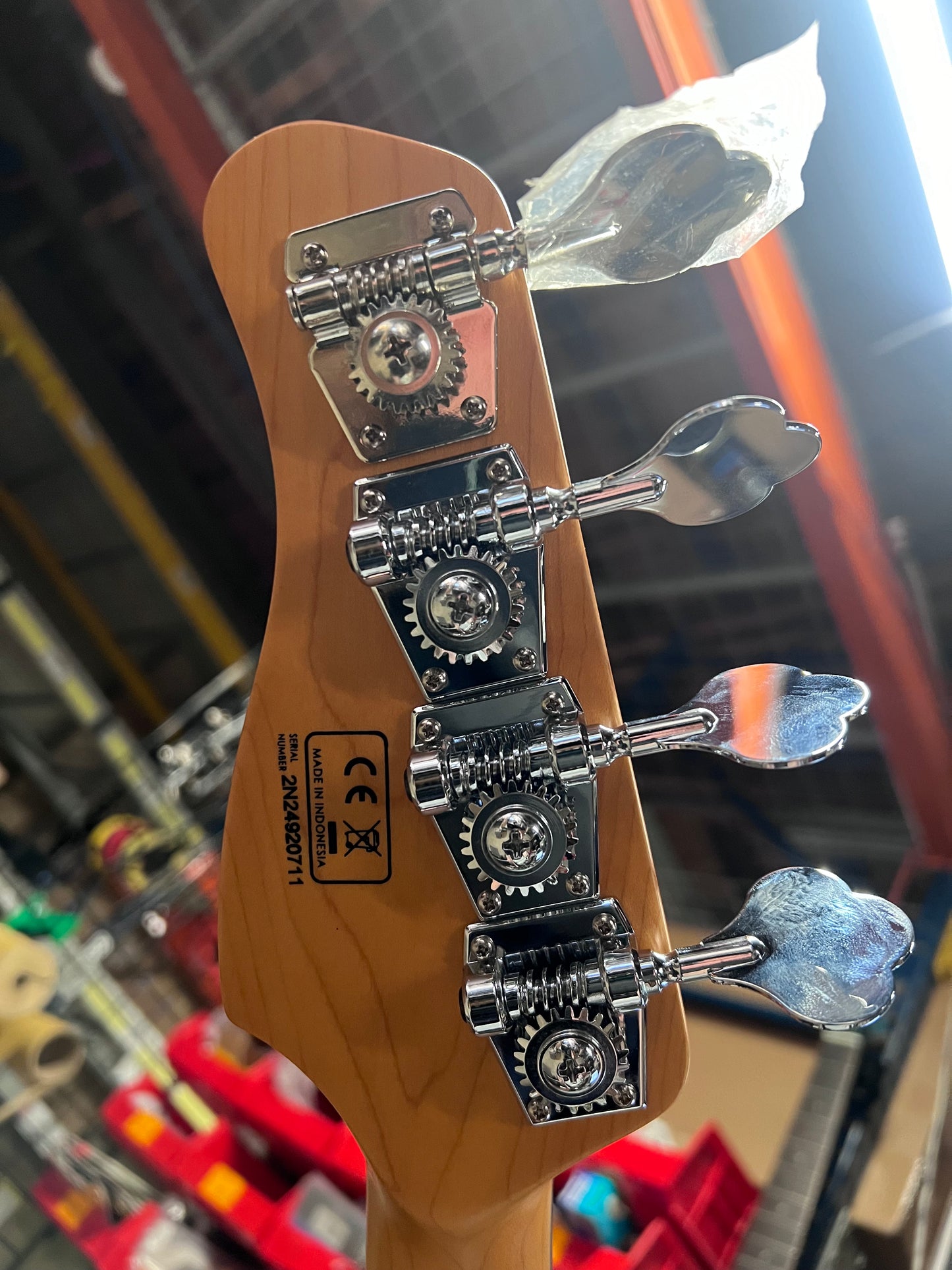 Sire Marcus Miller Z7 4-String Antique White Bass Guitars / 4-String