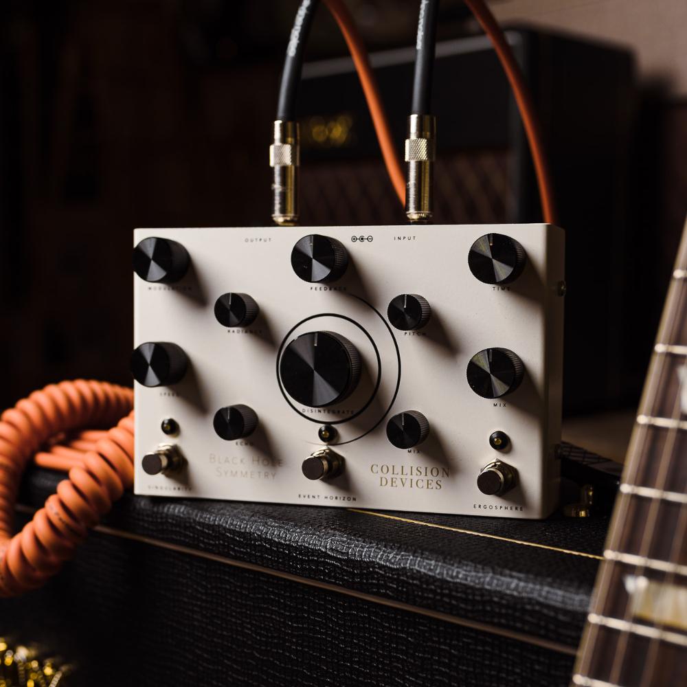 black hole symmetry pedal Collision Devices Black Hole Symmetry White – Chicago Music Exchange