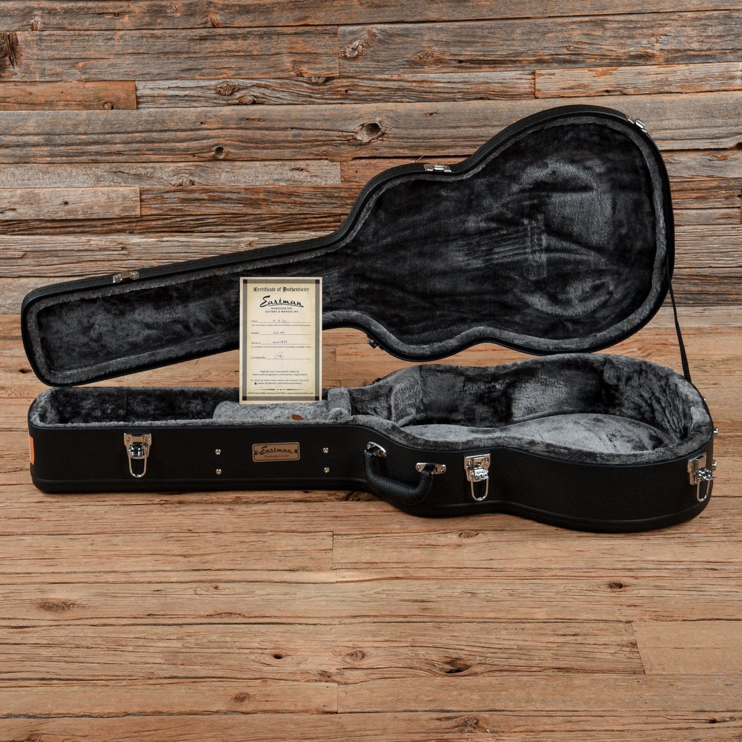 Eastman E20OM Natural Acoustic Guitars / OM and Auditorium