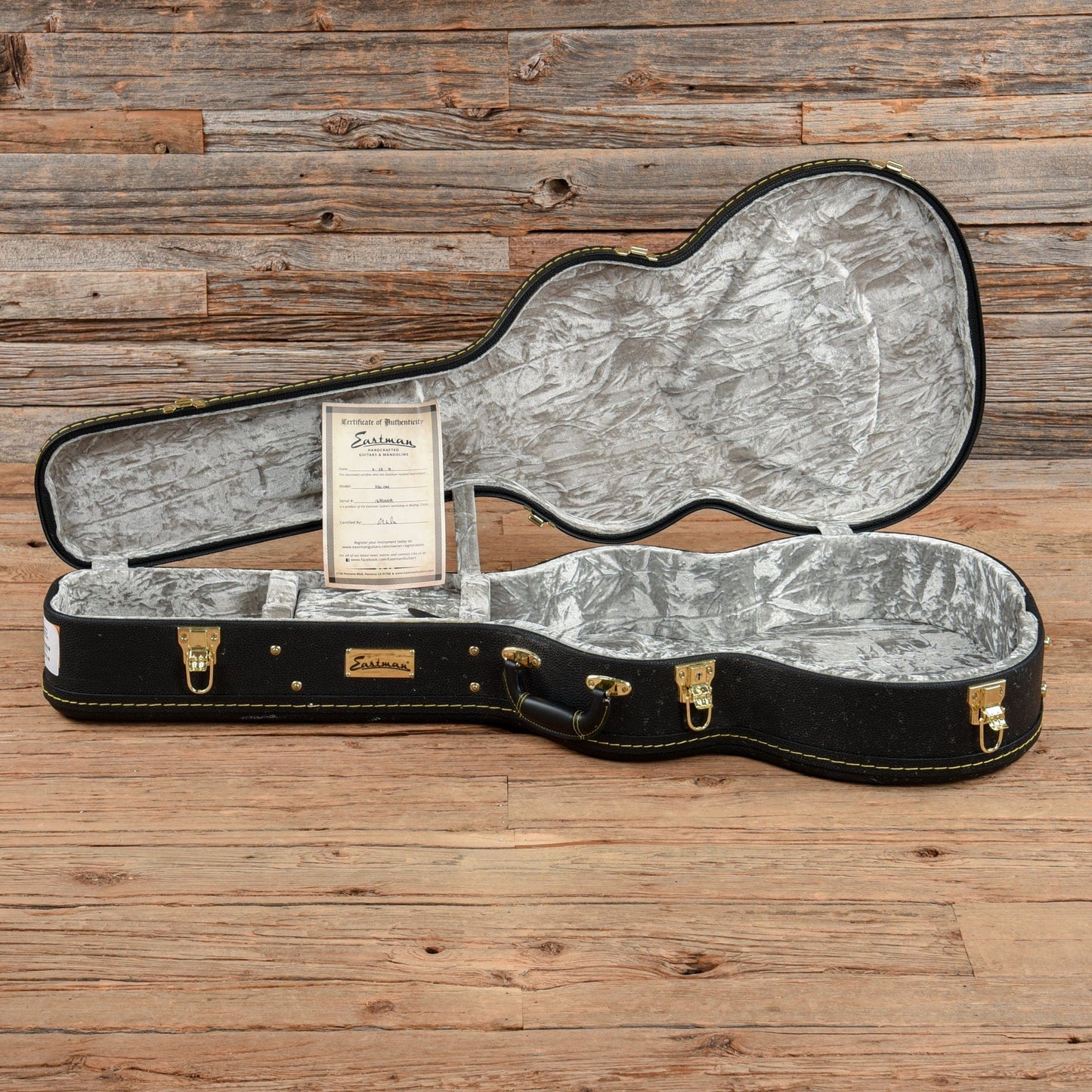 Eastman E20OM Orchestra Traditional Flattop Natural Acoustic Guitars / OM and Auditorium