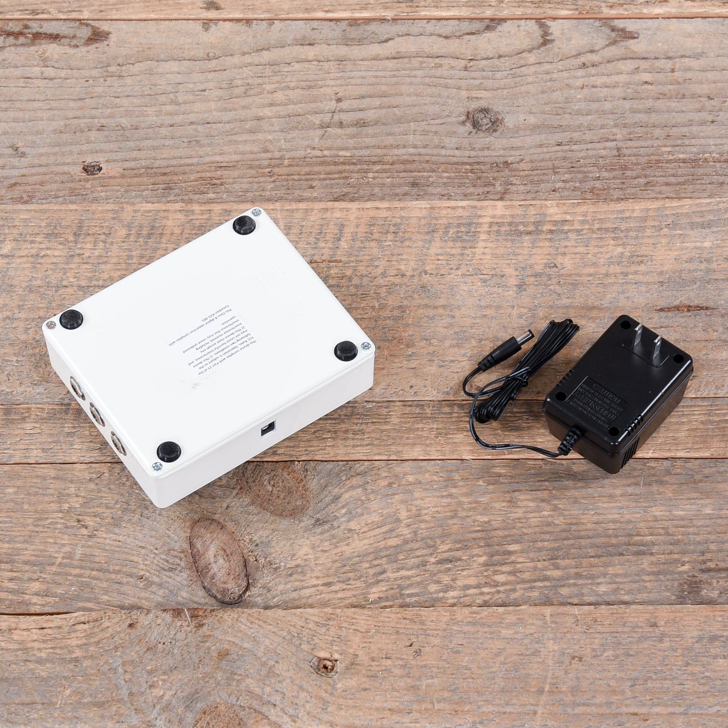 Electro-Harmonix Deluxe Memory Man with Tap Tempo Effects and Pedals / Delay