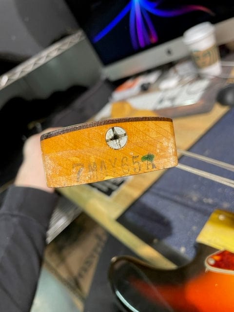 Fender Jazz Bass 3 Color Sunburst 1964 Bass Guitars / 4-String