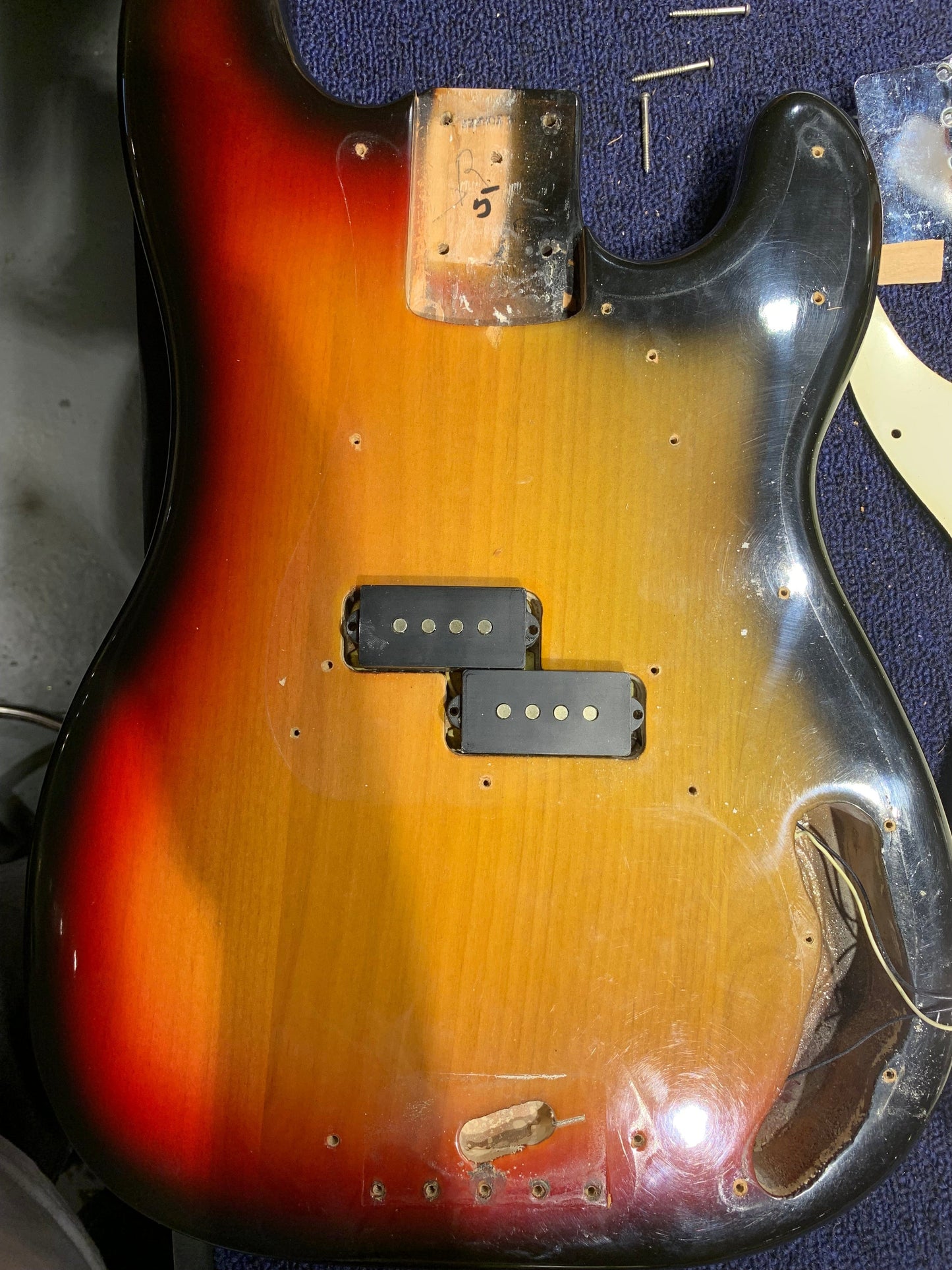 Fender Precision Bass 3 Color Sunburst 1972 Bass Guitars / 4-String