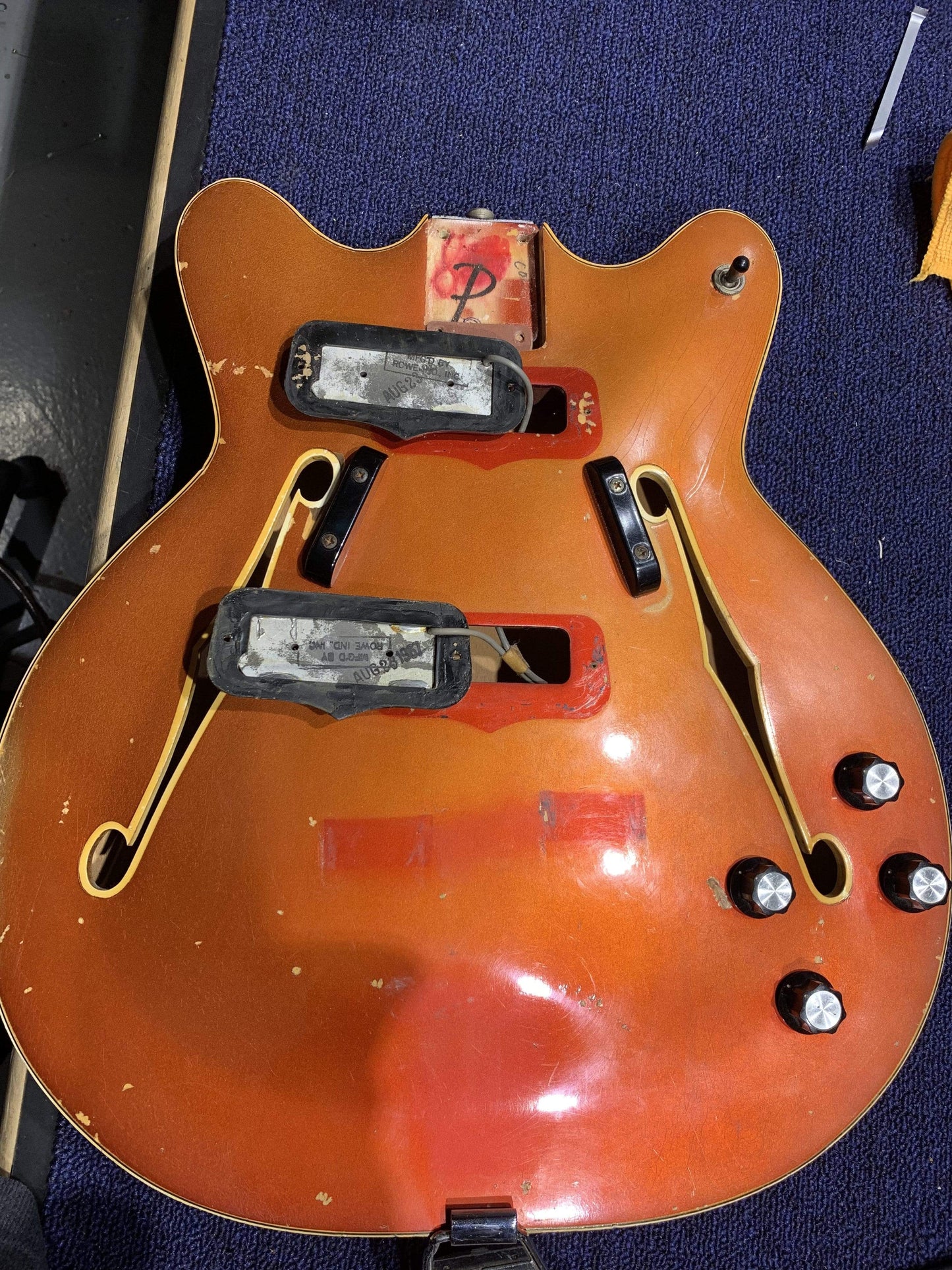 Fender Coronado Bass Candy Apple Red 1967 Bass Guitars / Short Scale