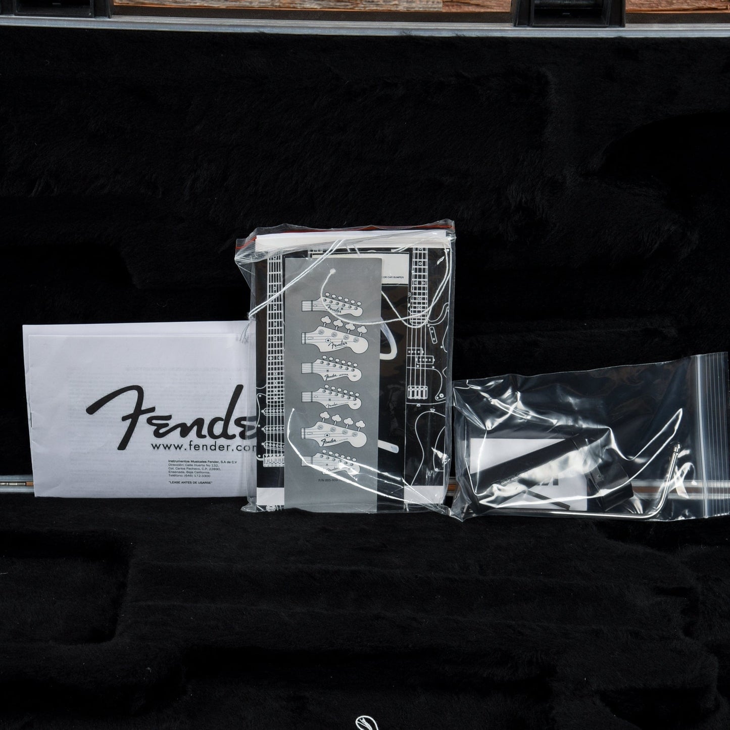 Fender Deluxe USA Stratocaster V Neck Sunburst 2011 Electric Guitars / Solid Body