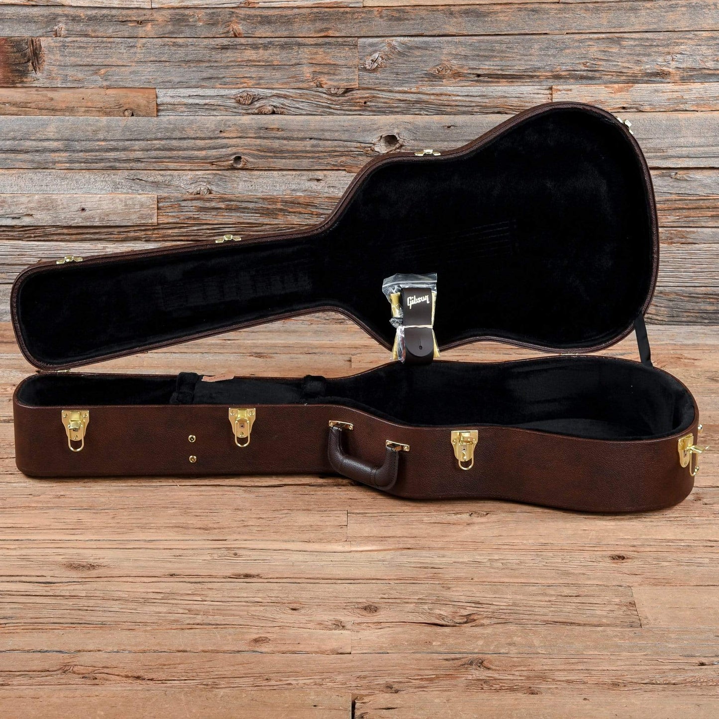 Gibson Montana J-45 Walnut CEX AG Antique Natural w/Hardshell Case Acoustic Guitars / Dreadnought