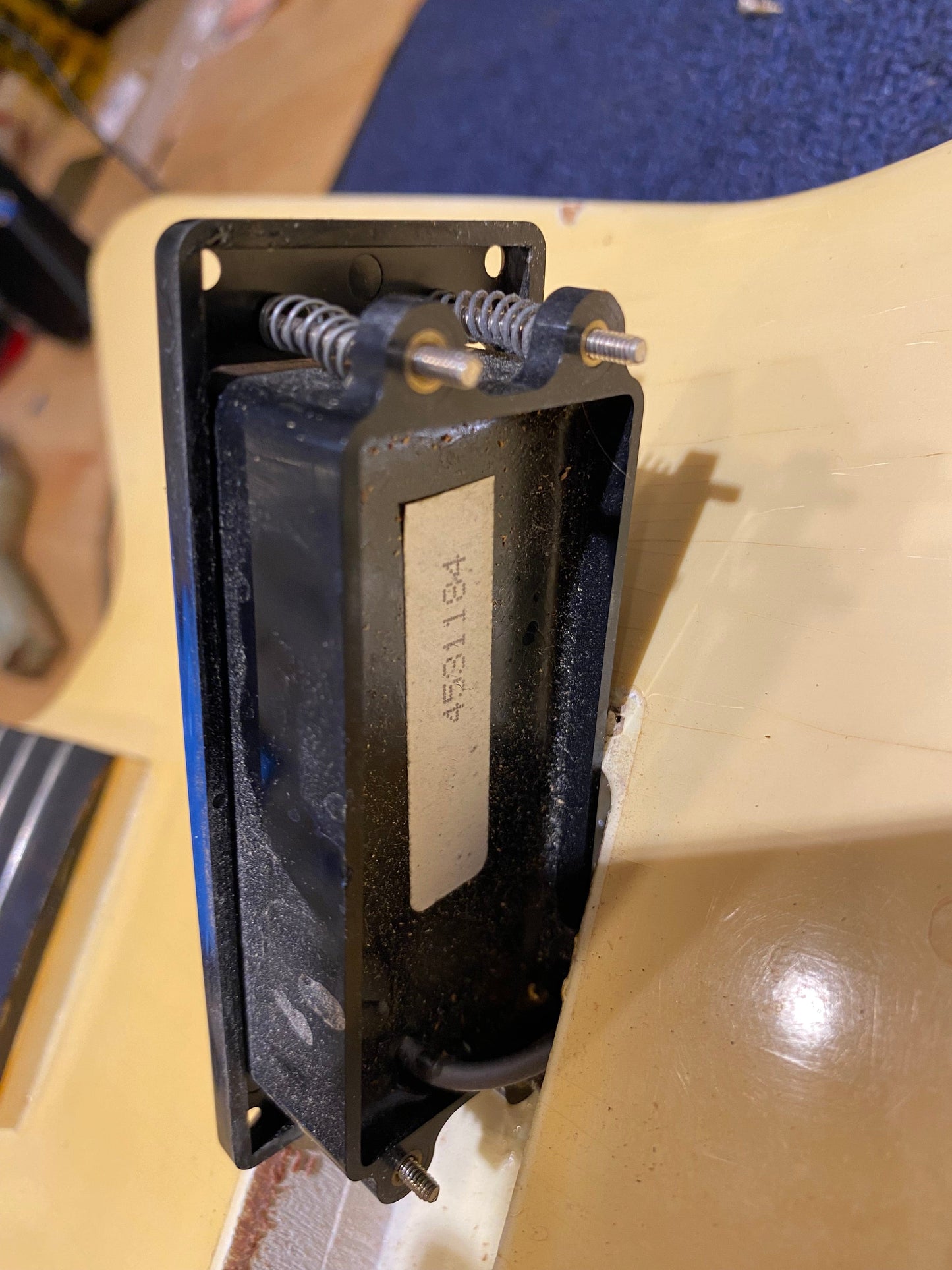 Gibson Explorer Bass Alpine White 1984 Bass Guitars / 4-String