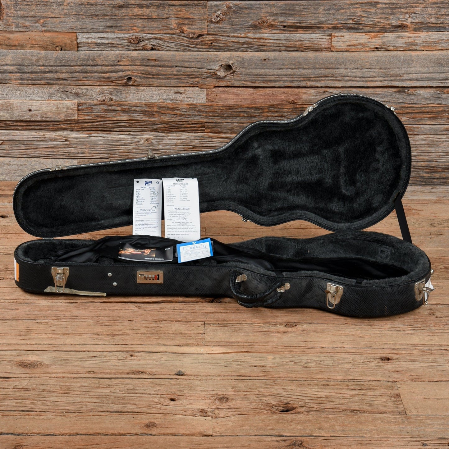 Gibson Les Paul Deluxe Goldtop 2004 Electric Guitars / Solid Body