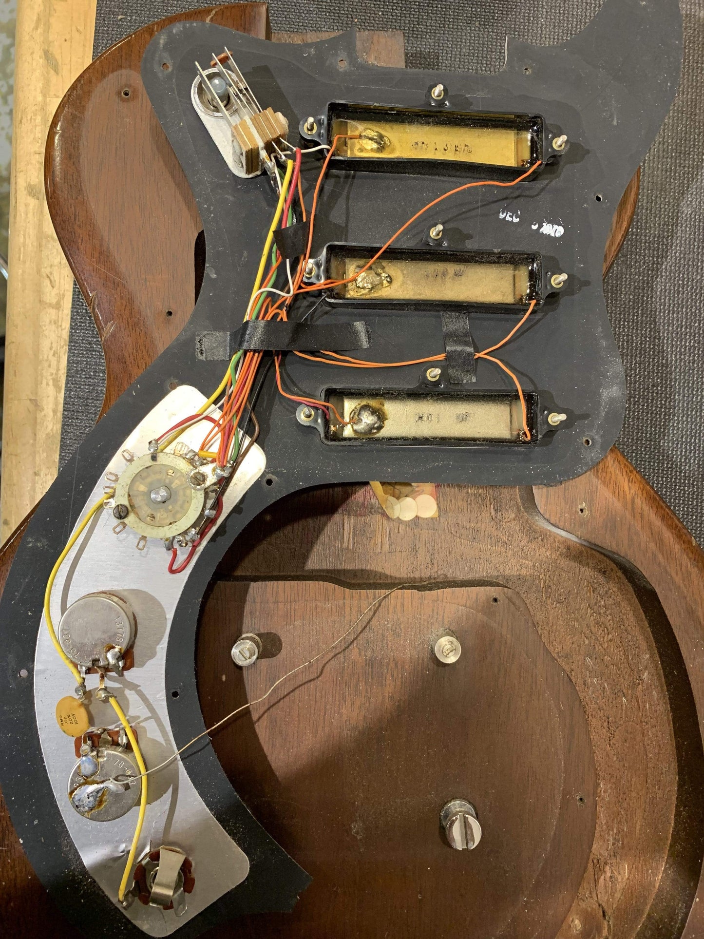 Gibson S-1 Walnut 1978 Electric Guitars / Solid Body