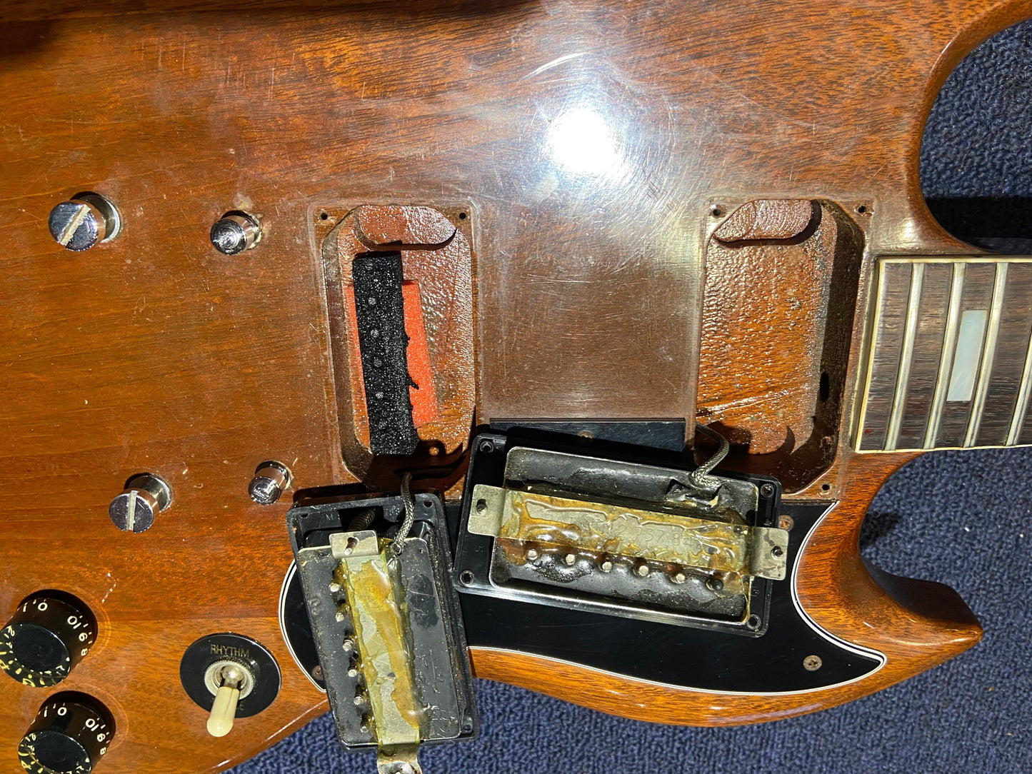 Gibson SG Standard Walnut 1976 Electric Guitars / Solid Body