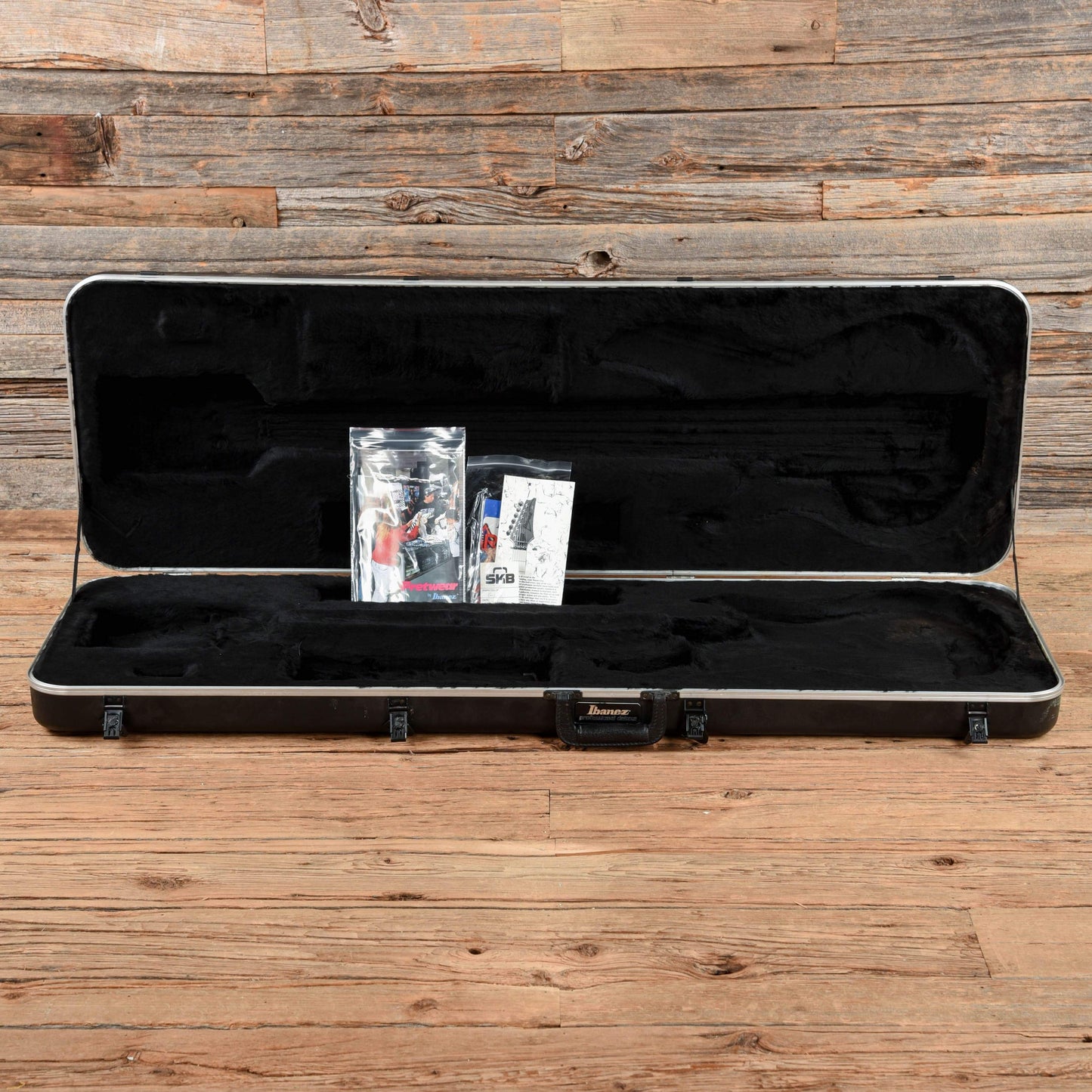 Ibanez SR800 Black 1992 Bass Guitars / 4-String