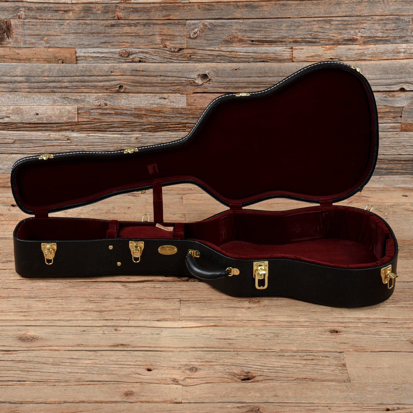 Martin D-18E Modern Deluxe Natural w/Fishman Aura VT Blend Acoustic Guitars / Dreadnought