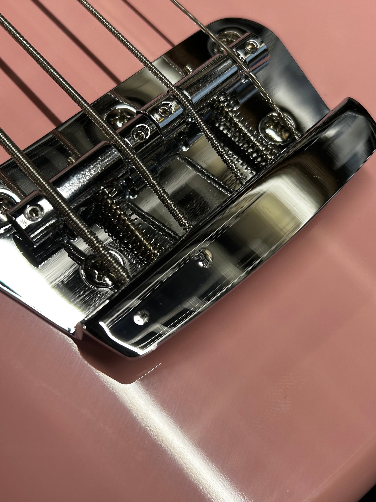 Squier Bronco Bass Shell Pink