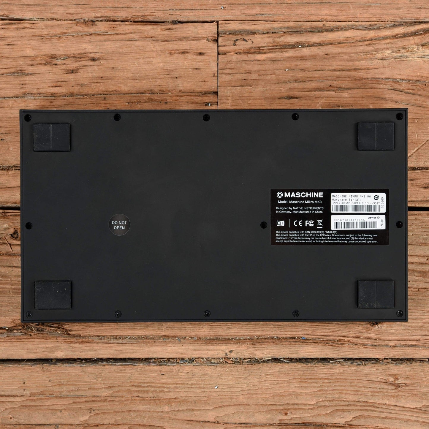 Native Instruments Maschine Mikro MKIII Drums and Percussion / Drum Machines and Samplers