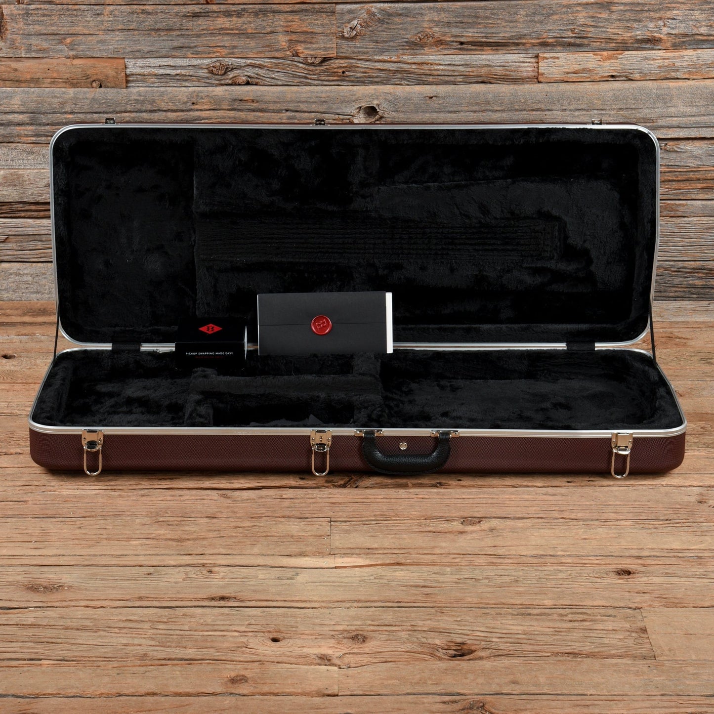 Relish Mary One Bordeaux Quilted 2021 Electric Guitars / Semi-Hollow