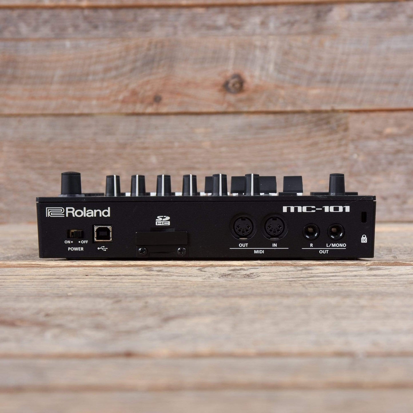 Roland MC-101 Groovebox Drum Machine Drums and Percussion / Drum Machines and Samplers