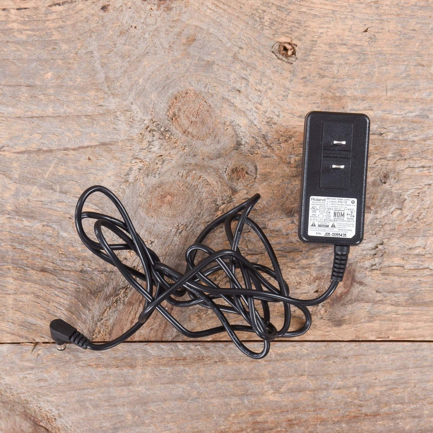 Roland MC-707 Groovebox Drum Machine Drums and Percussion / Drum Machines and Samplers