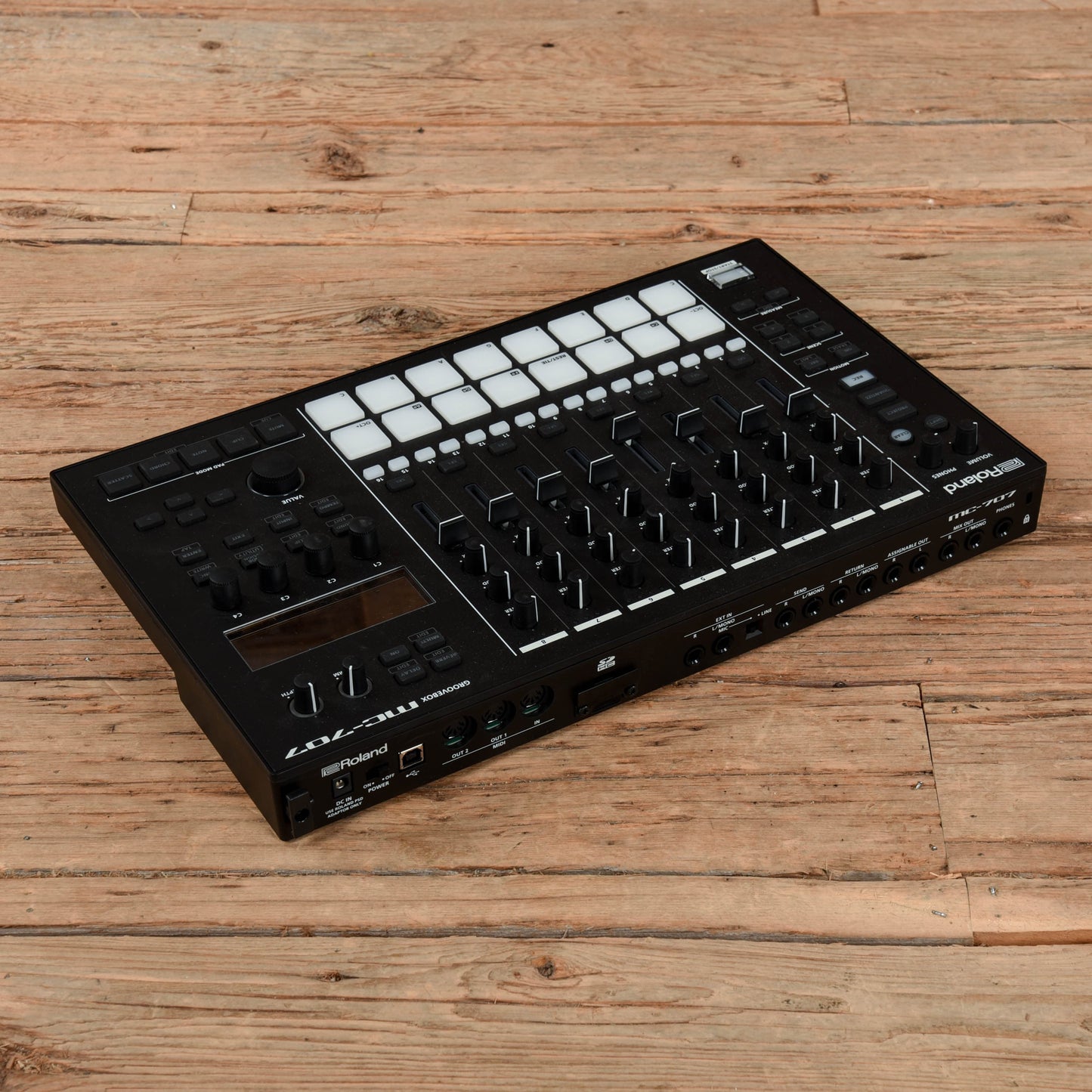 Roland MC-707 Groovebox USED Keyboards and Synths / Controllers