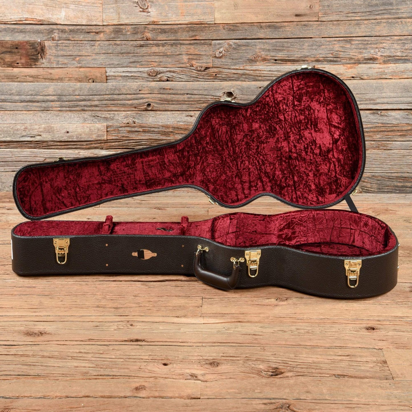 Taylor GA Custom Bearclaw Spruce Top w/Grafted Walnut Back & Sides Natural 2010 Acoustic Guitars / OM and Auditorium