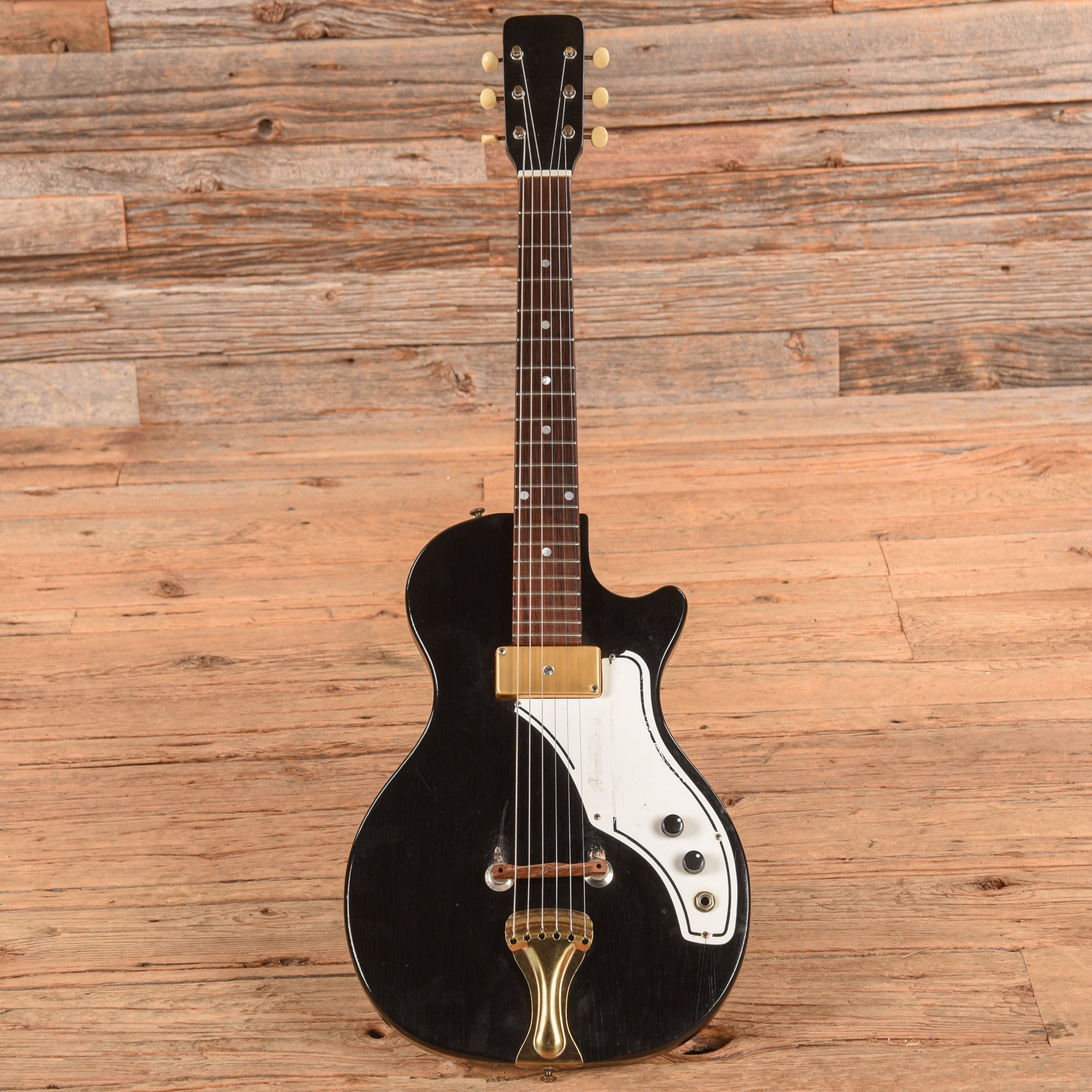 Airline Model 7214 Guitar w/ Amp in Case Black 1960s