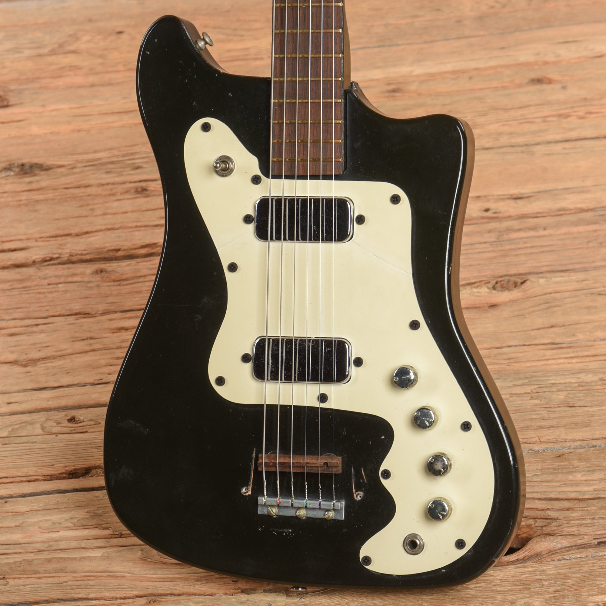 Airline 2-Pickup Electric Black 1960s Electric Guitars / Solid Body