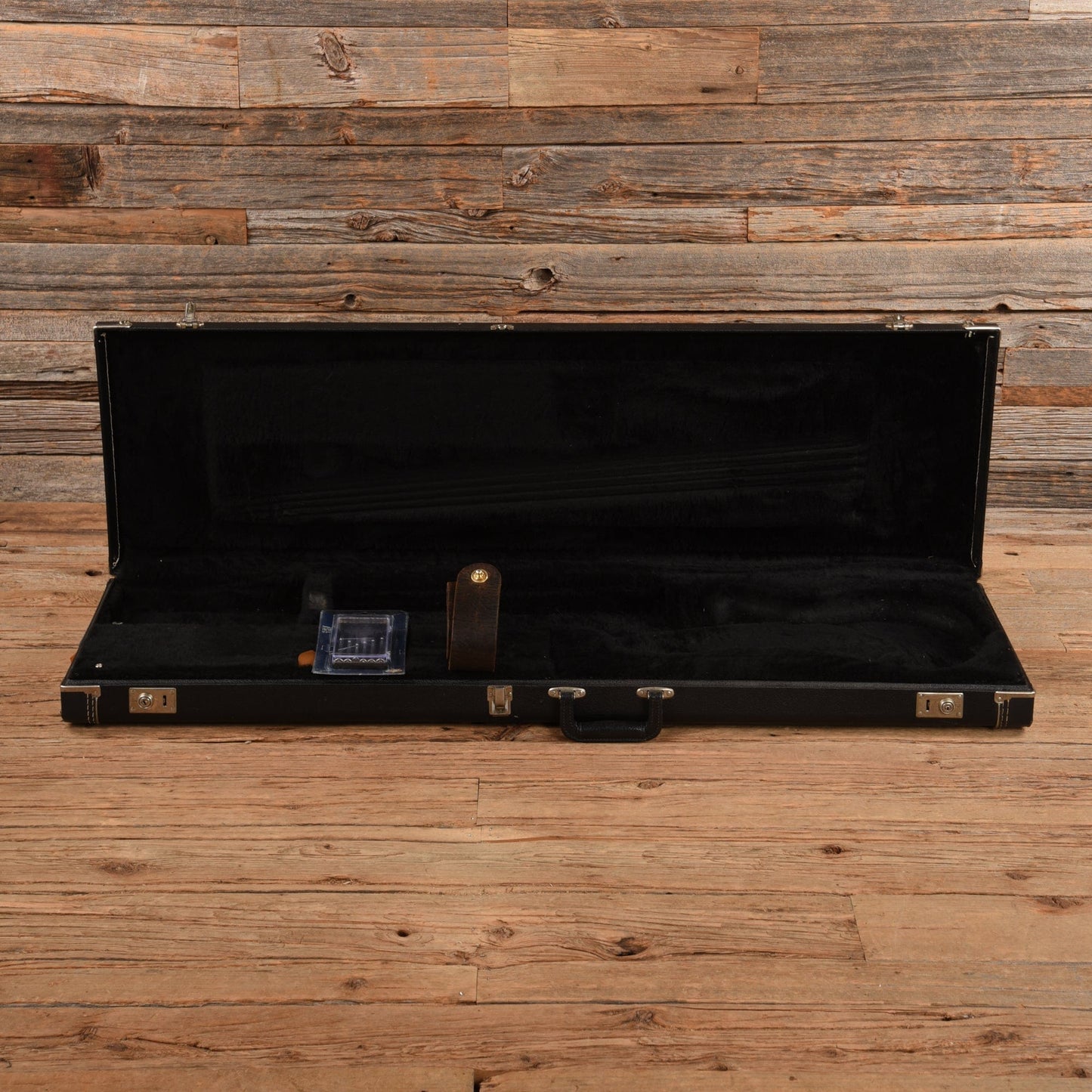 Alembic Essece 4 String Bass Natural Bass Guitars / 4-String