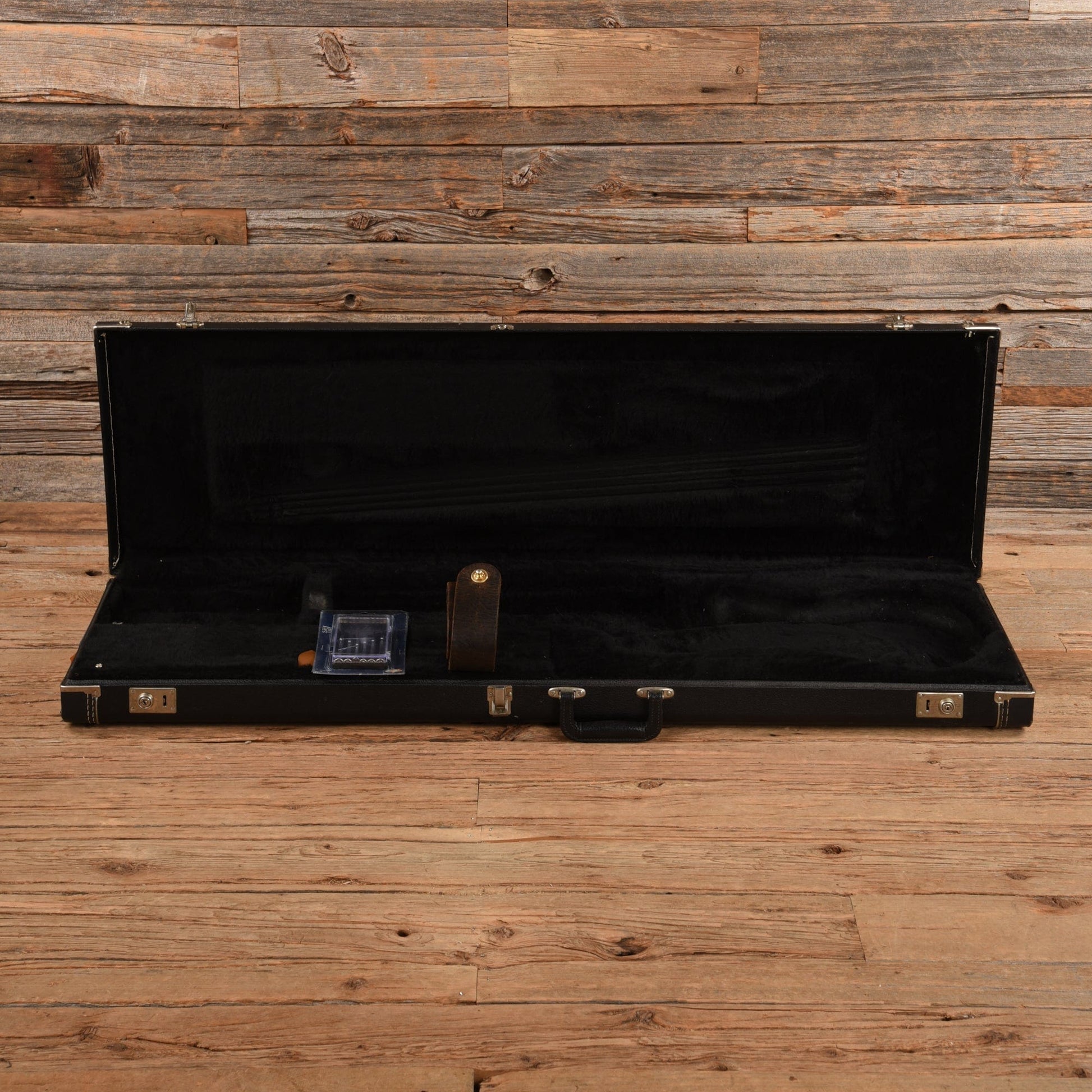 Alembic Essece 4 String Bass Natural Bass Guitars / 4-String