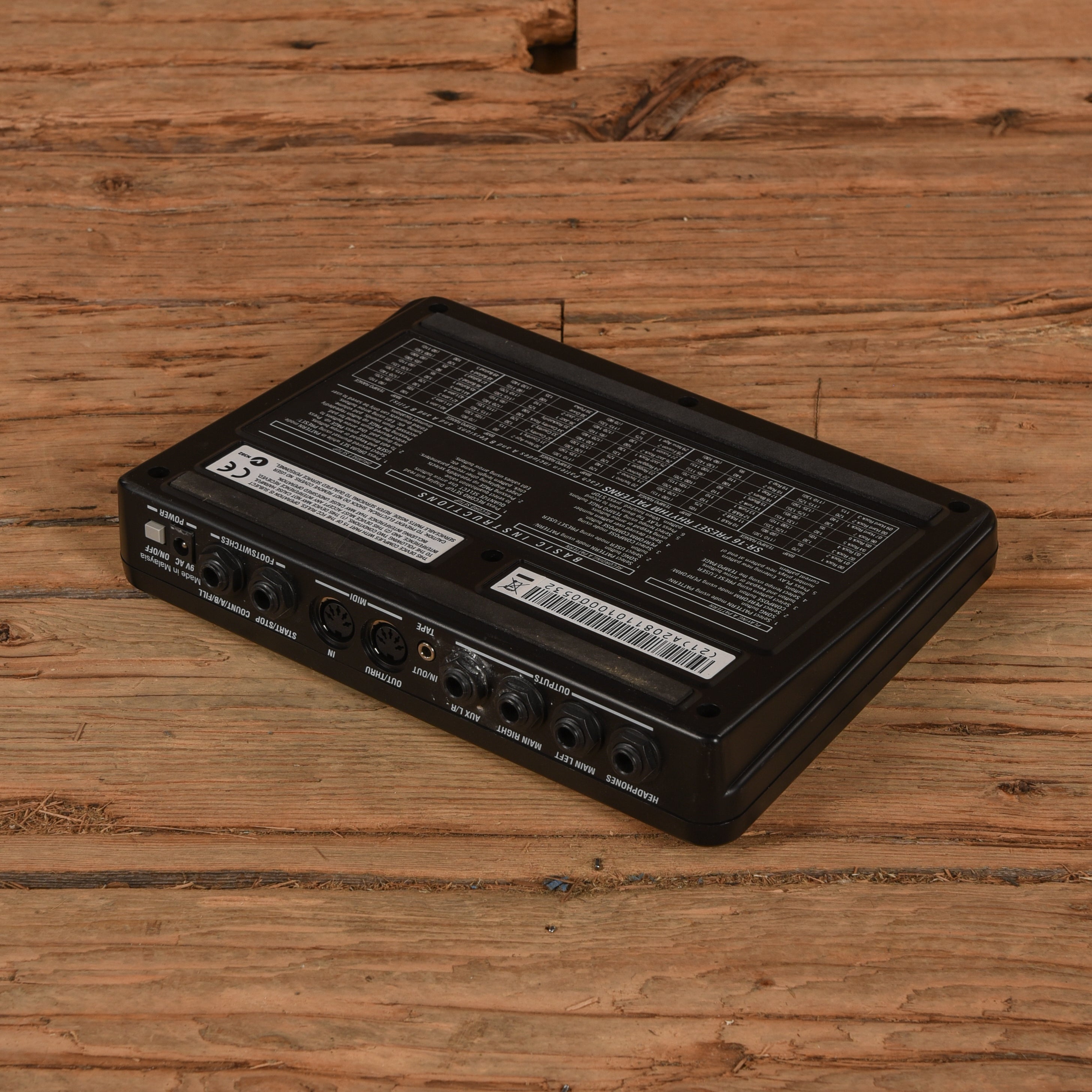 Alesis SR-16 Drum Machine Keyboards and Synths / Drum Machines