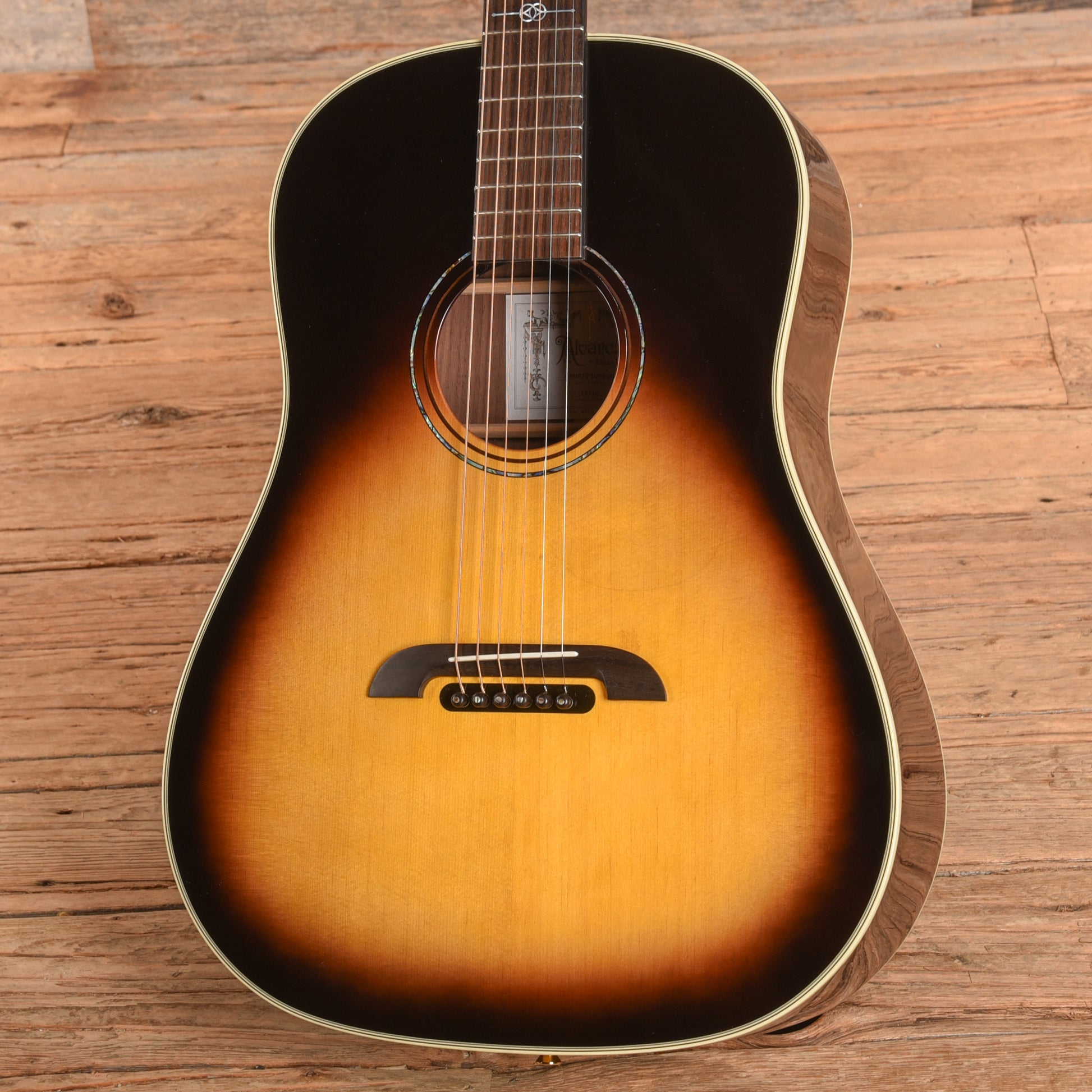 Alvarez DYMR70 Yairi Masterworks Dreadnought Solid AAA Sitka Spruce/Solid East Indian Rosewood Sunburst Acoustic Guitars