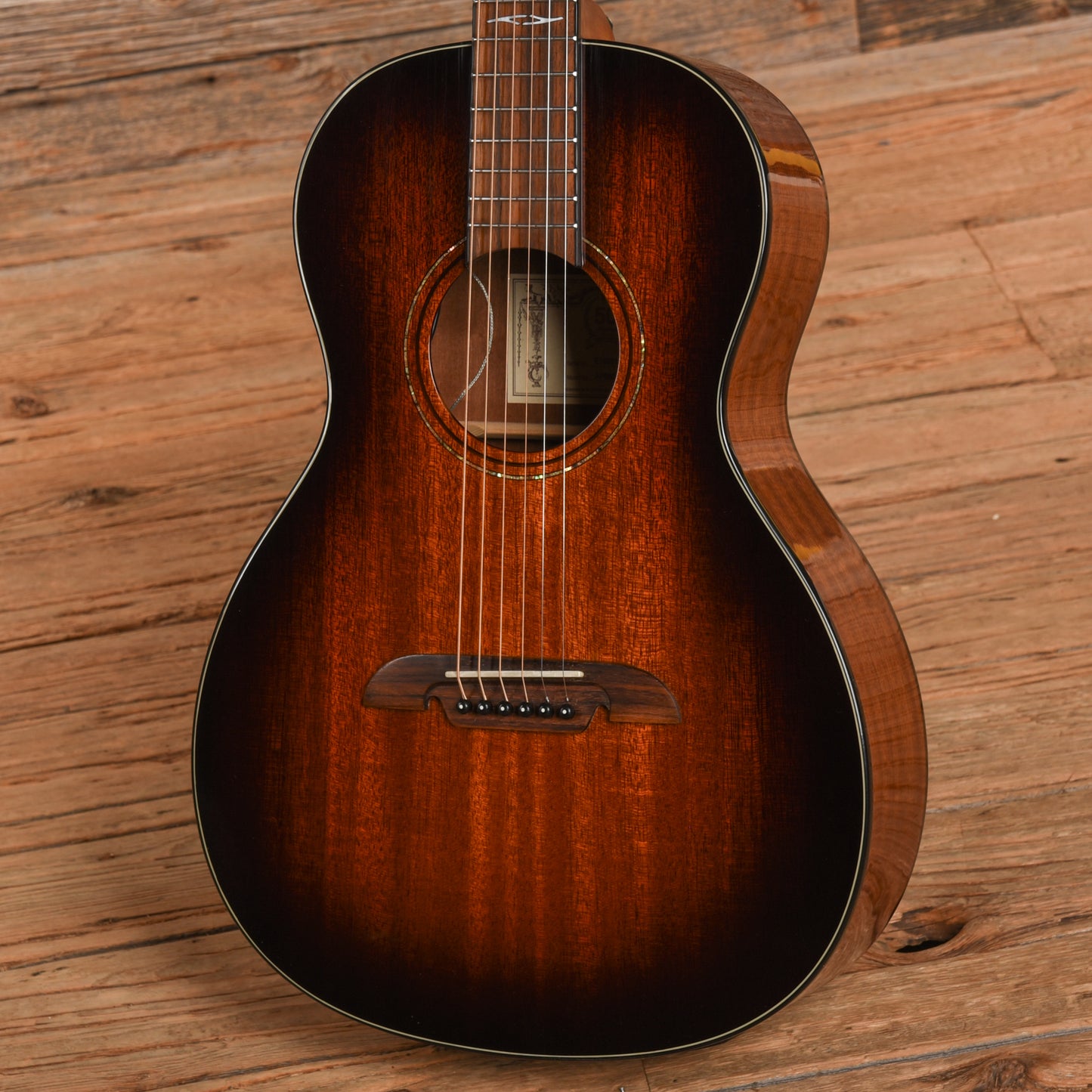 Alvarez AP660ESHB Artist Series Parlor Sunburst 2016 Acoustic Guitars / Built-in Electronics