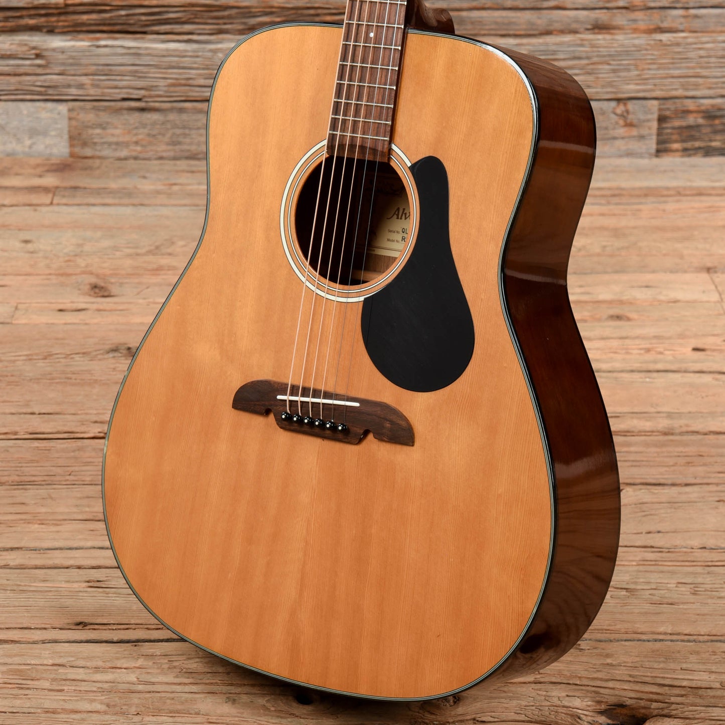 Alvarez RD-10 Natural Acoustic Guitars / Dreadnought