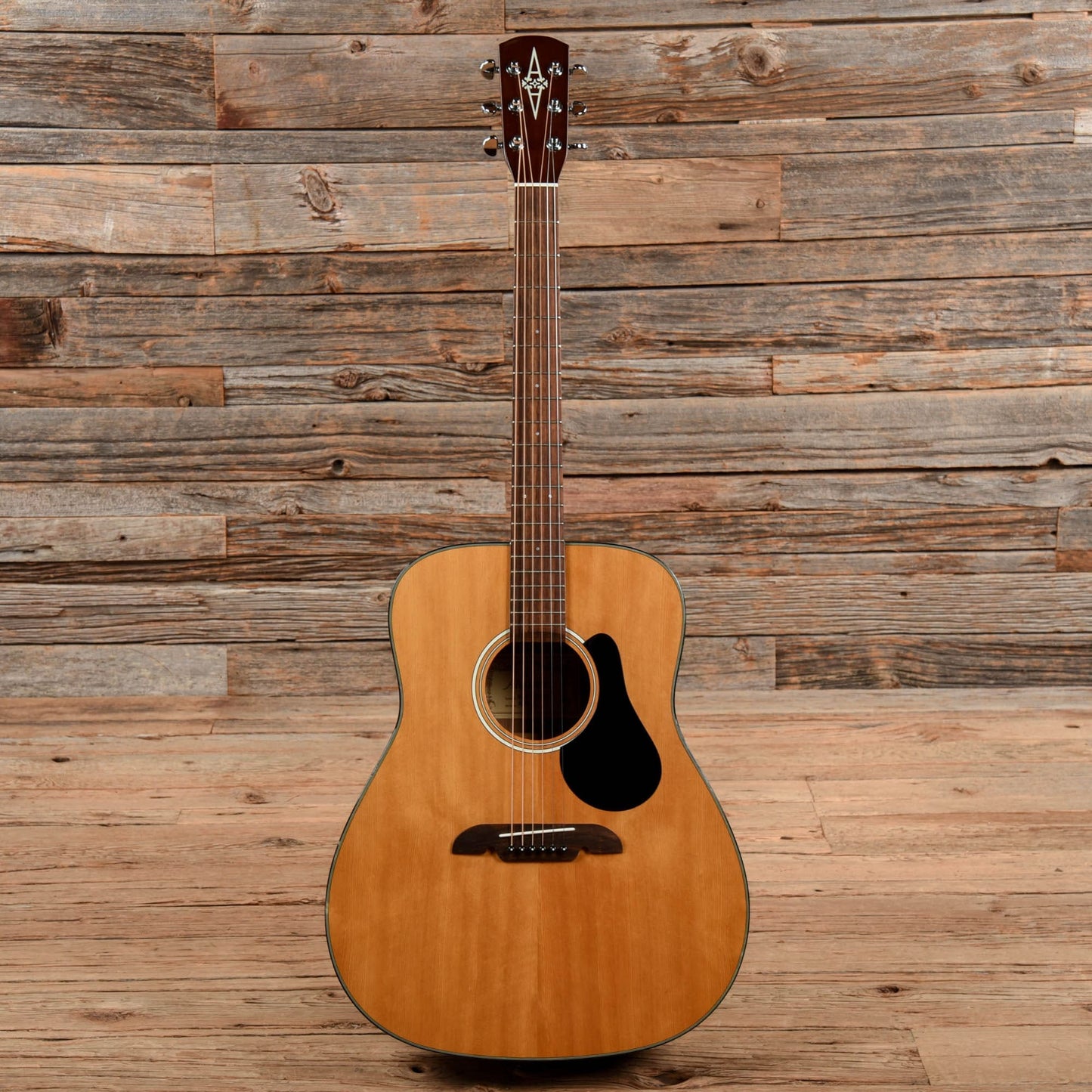 Alvarez RD-10 Natural Acoustic Guitars / Dreadnought